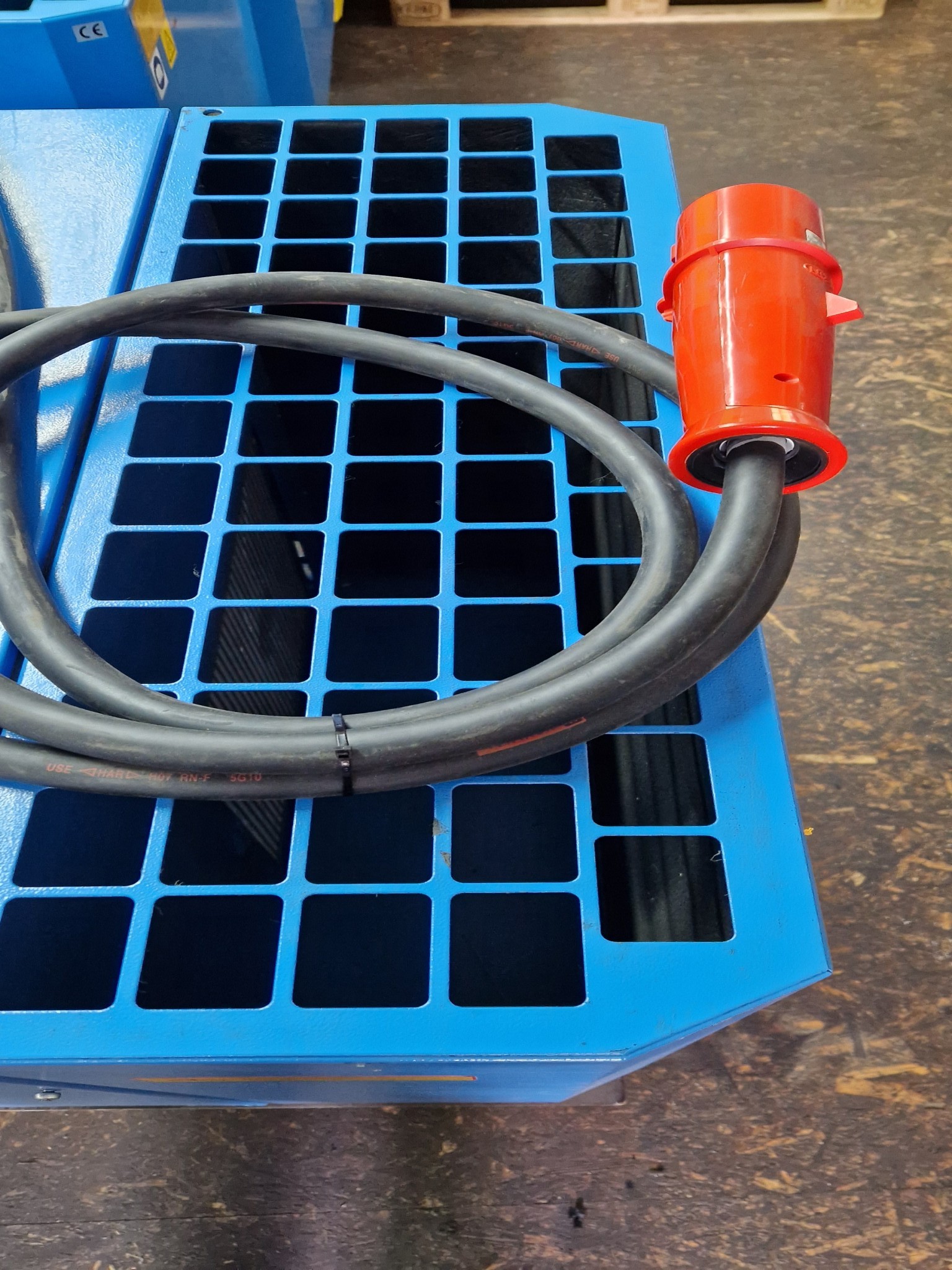 Dobrze utrzymane sprężarki, osuszacze chłodnicze i akcesoria z magazynu-10