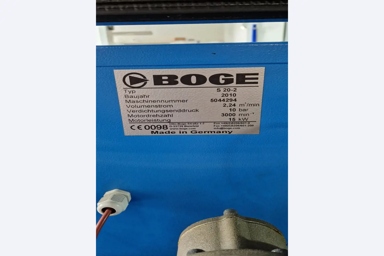 Dobrze utrzymane sprężarki, osuszacze chłodnicze i akcesoria z magazynu-2