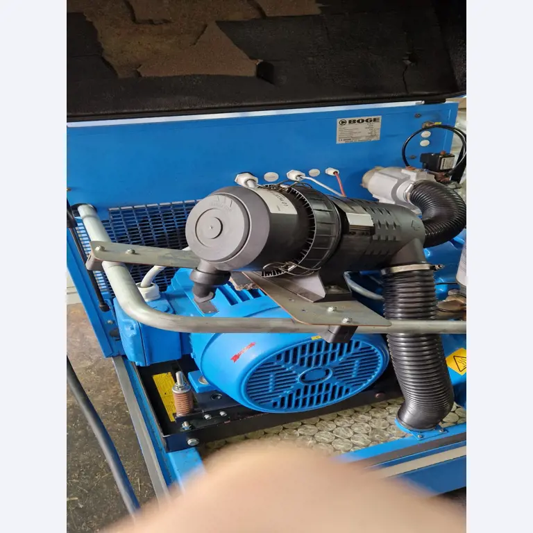 Dobrze utrzymane sprężarki, osuszacze chłodnicze i akcesoria z magazynu-3