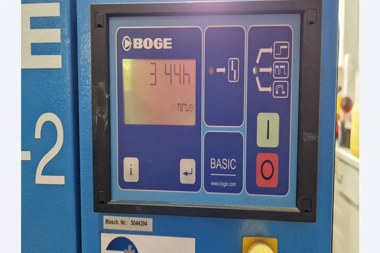 Dobrze utrzymane sprężarki, osuszacze chłodnicze i akcesoria z magazynu-5