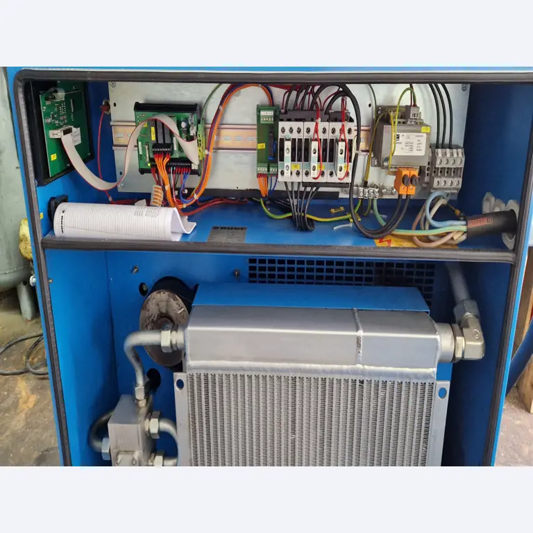 Dobrze utrzymane sprężarki, osuszacze chłodnicze i akcesoria z magazynu-7