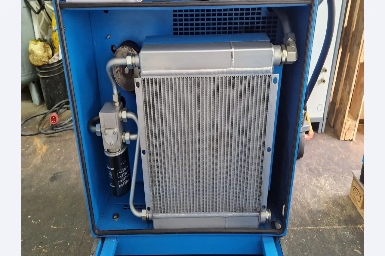 Dobrze utrzymane sprężarki, osuszacze chłodnicze i akcesoria z magazynu-8