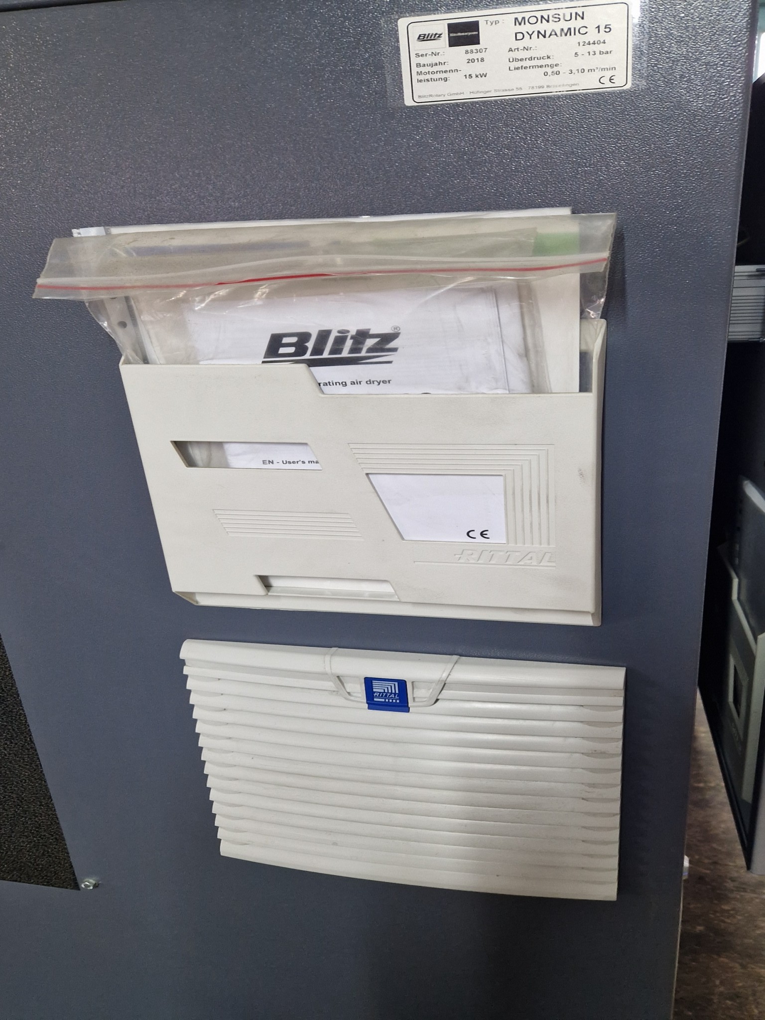 Dobrze utrzymane sprężarki, osuszacze chłodnicze i akcesoria z magazynu-11