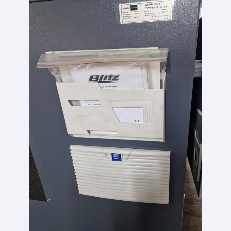 Dobrze utrzymane sprężarki, osuszacze chłodnicze i akcesoria z magazynu-11