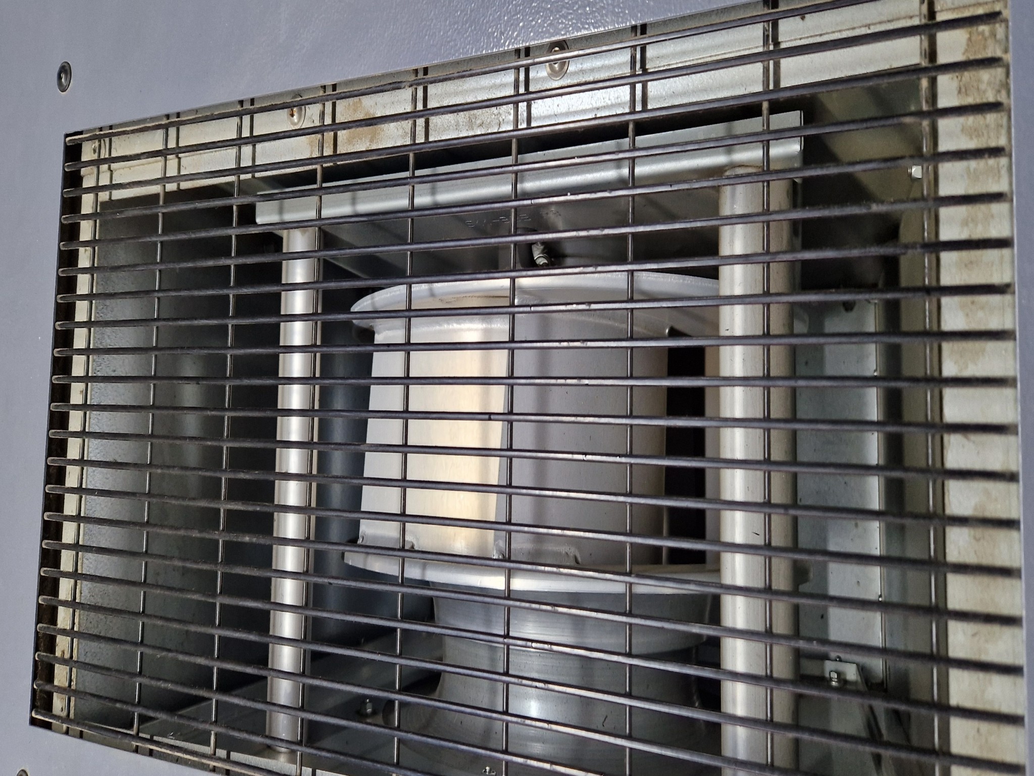 Dobrze utrzymane sprężarki, osuszacze chłodnicze i akcesoria z magazynu-12