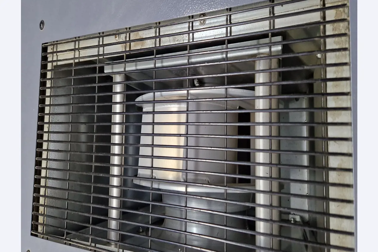 Dobrze utrzymane sprężarki, osuszacze chłodnicze i akcesoria z magazynu-12