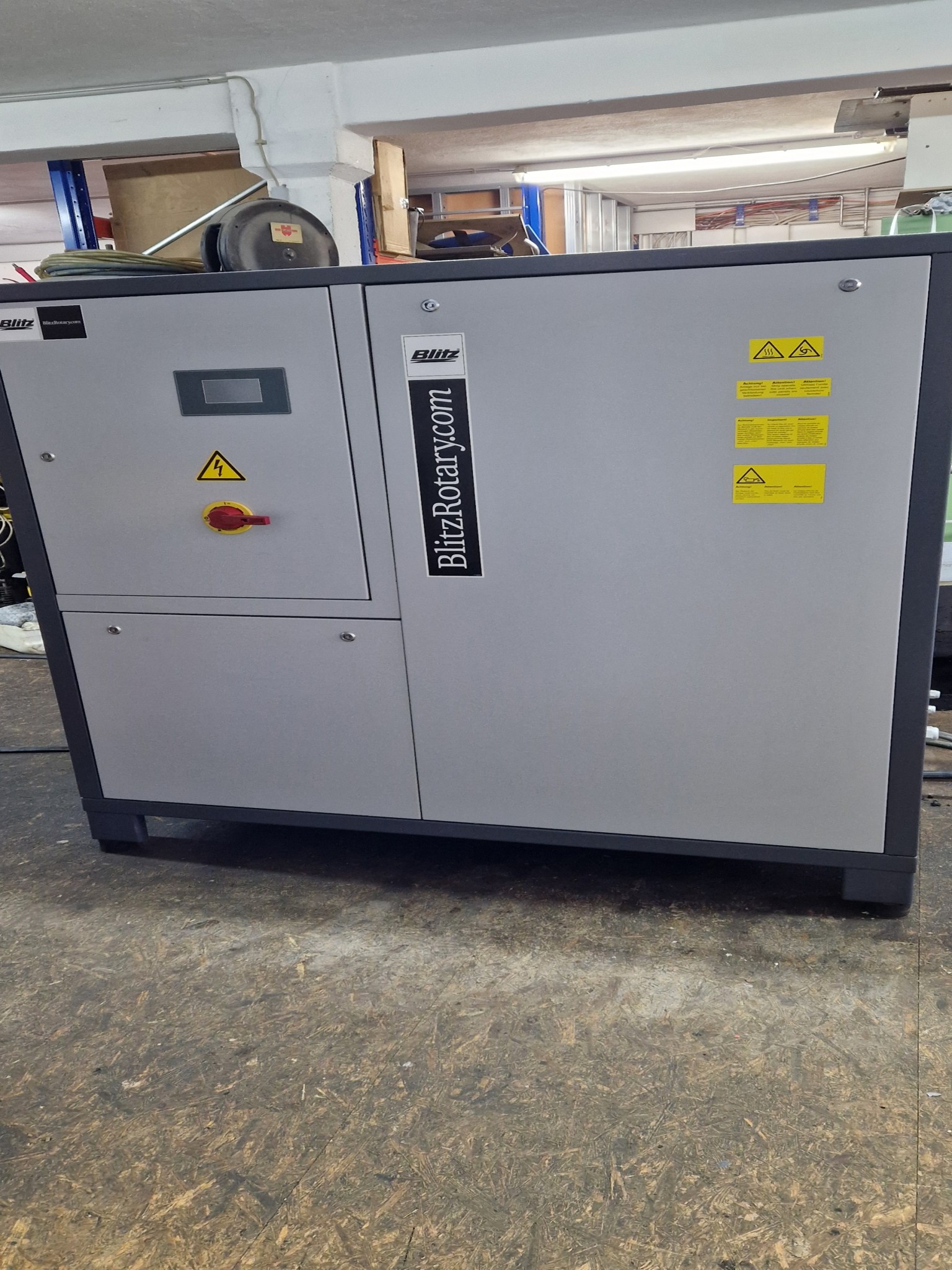 Dobrze utrzymane sprężarki, osuszacze chłodnicze i akcesoria z magazynu-1