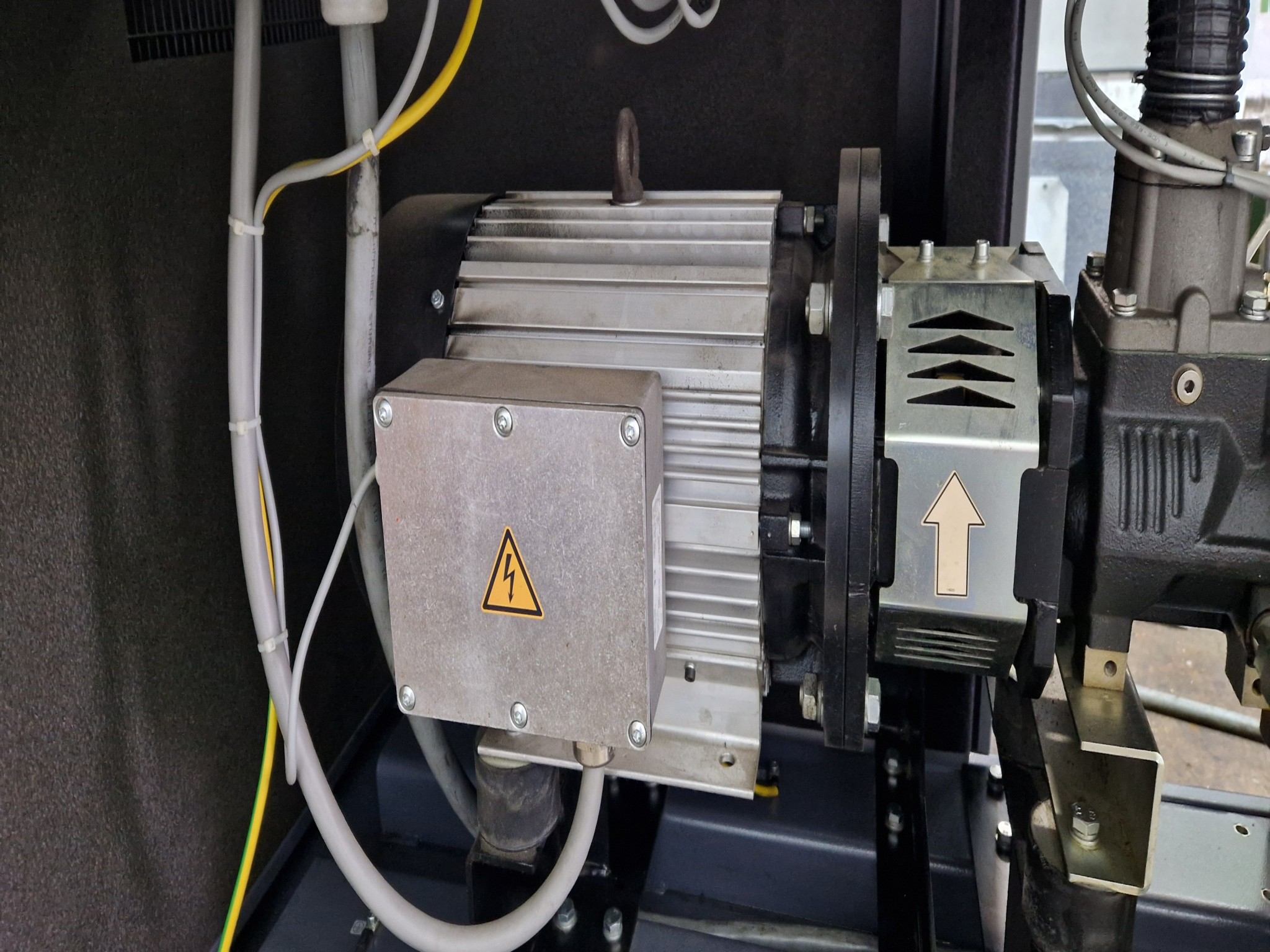 Dobrze utrzymane sprężarki, osuszacze chłodnicze i akcesoria z magazynu-6