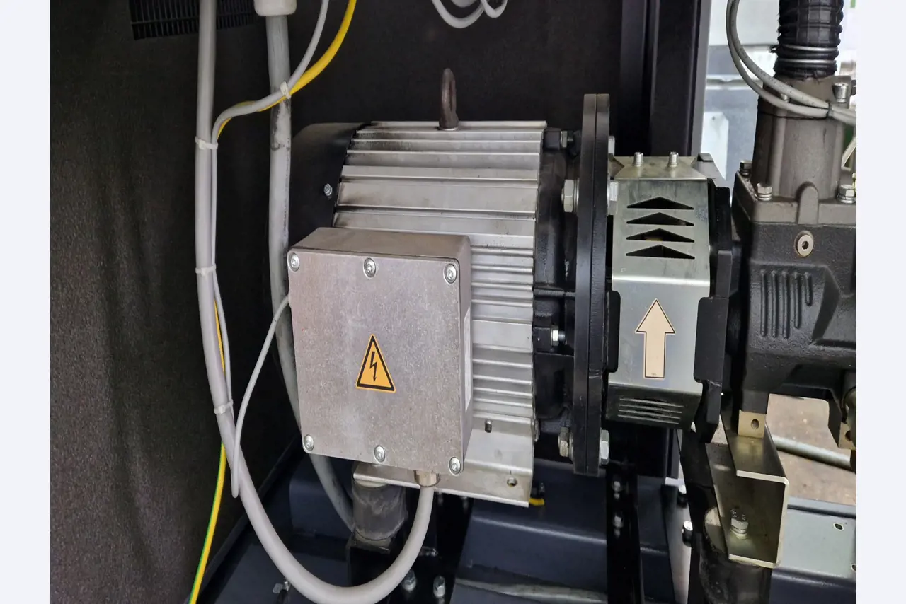 Dobrze utrzymane sprężarki, osuszacze chłodnicze i akcesoria z magazynu-6