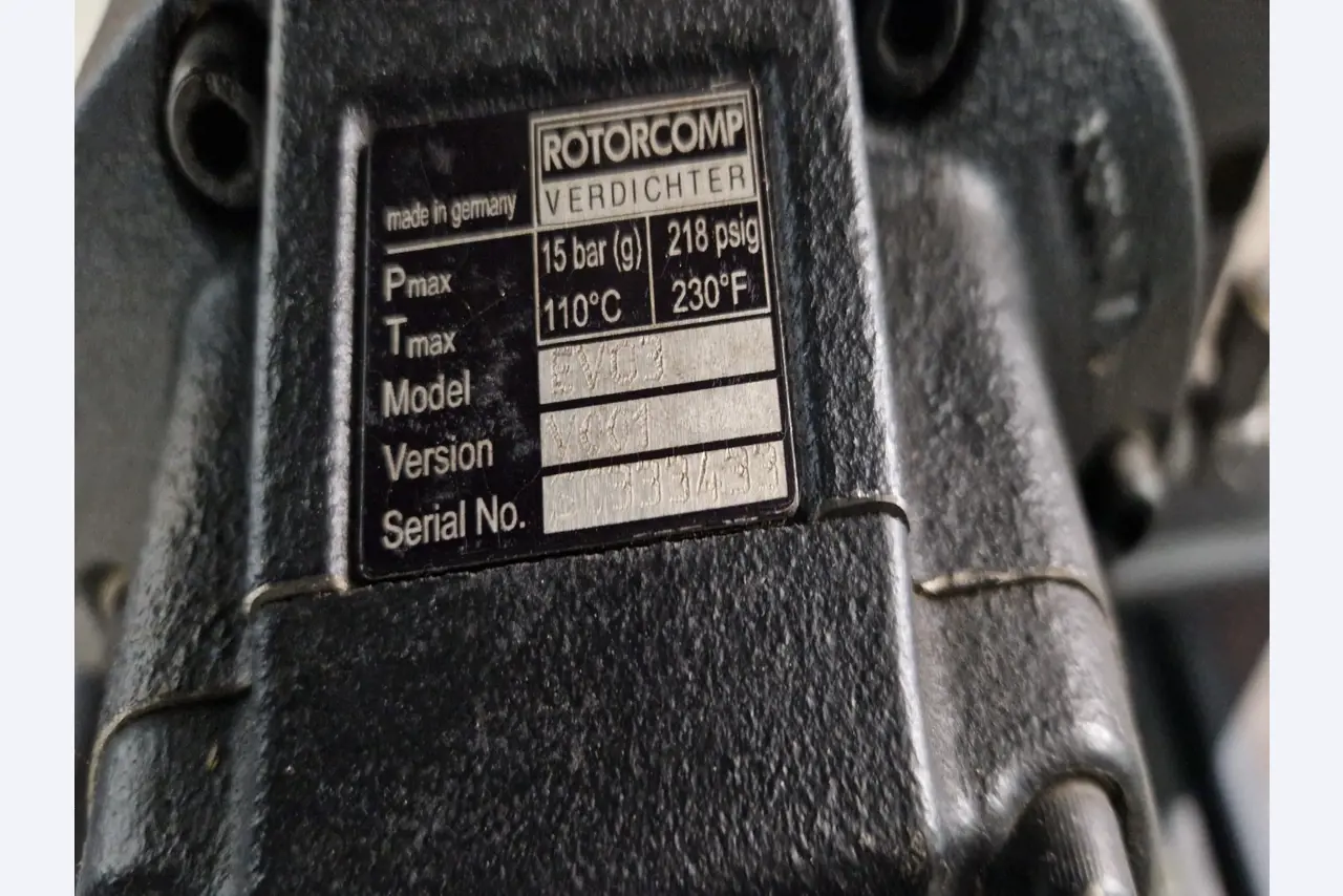 Dobrze utrzymane sprężarki, osuszacze chłodnicze i akcesoria z magazynu-7