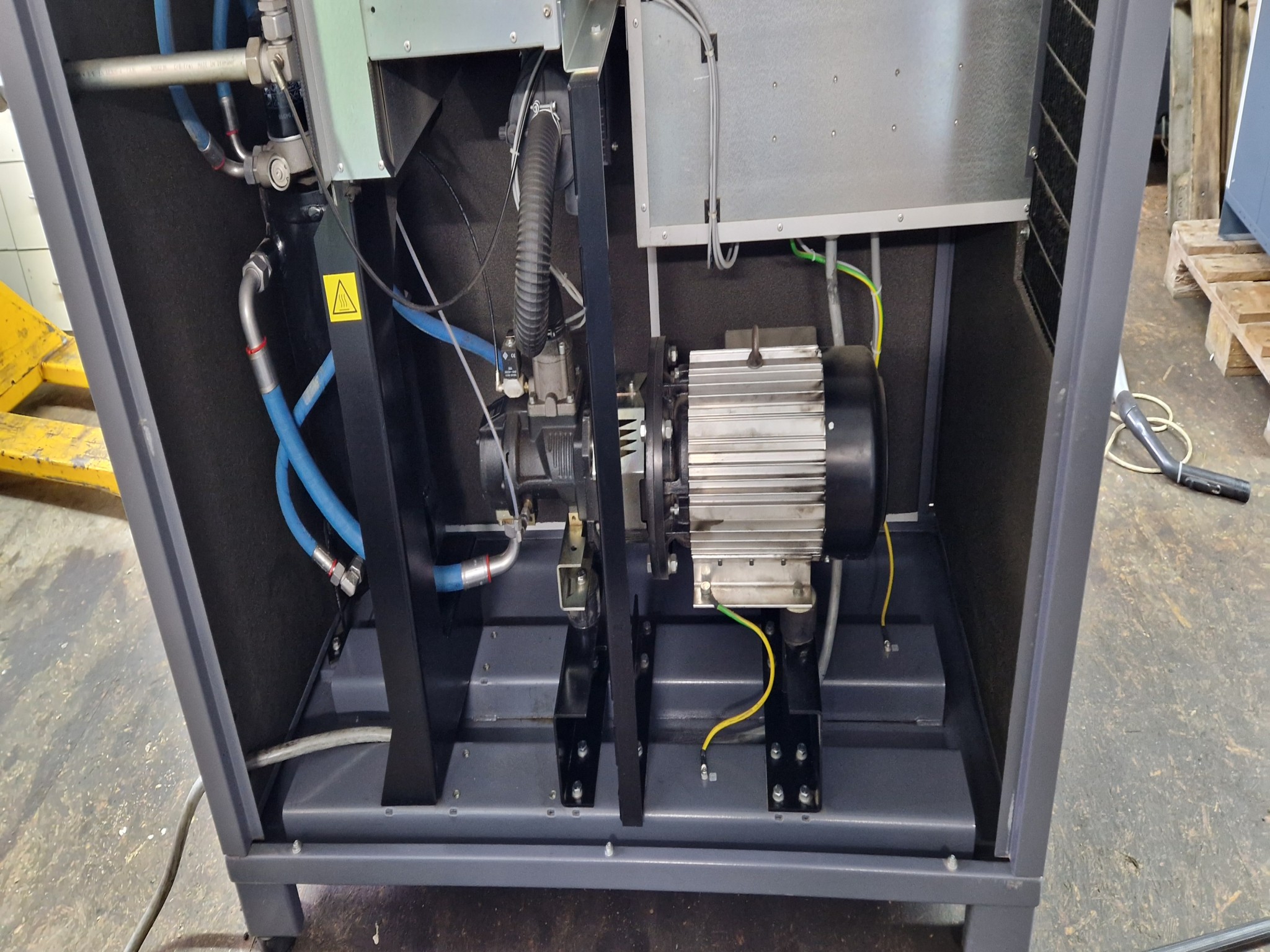 Dobrze utrzymane sprężarki, osuszacze chłodnicze i akcesoria z magazynu-9