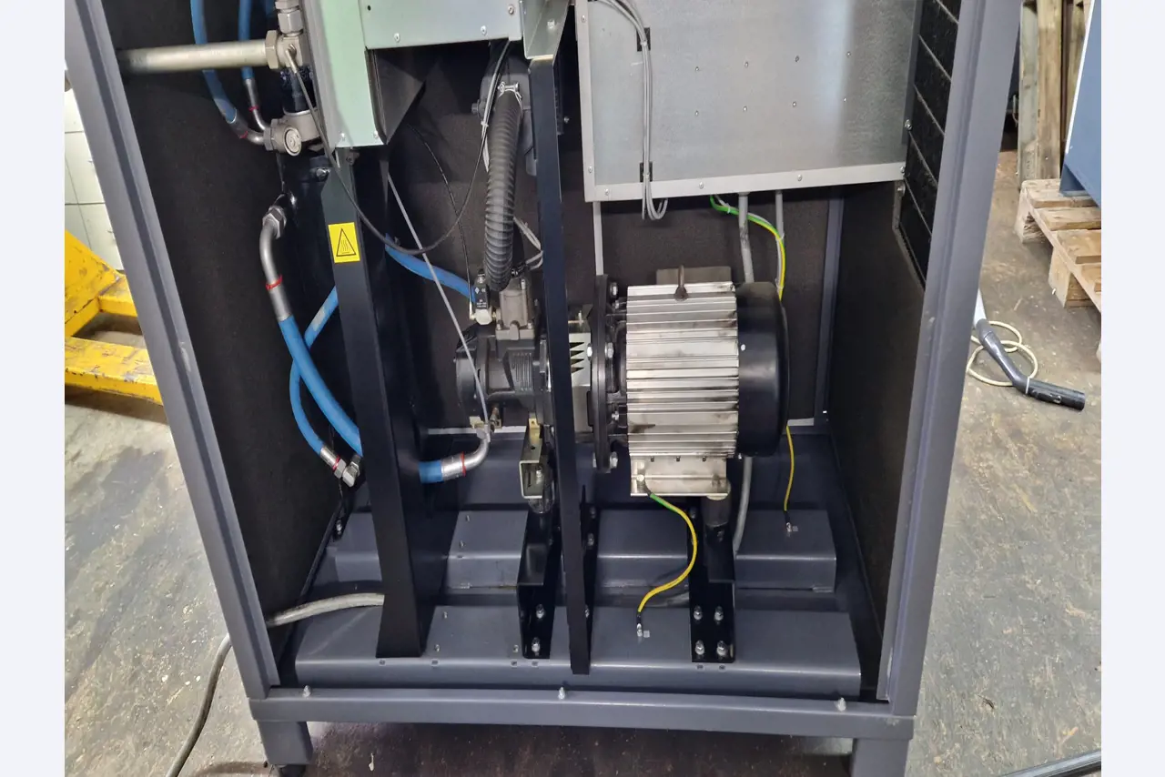 Dobrze utrzymane sprężarki, osuszacze chłodnicze i akcesoria z magazynu-9