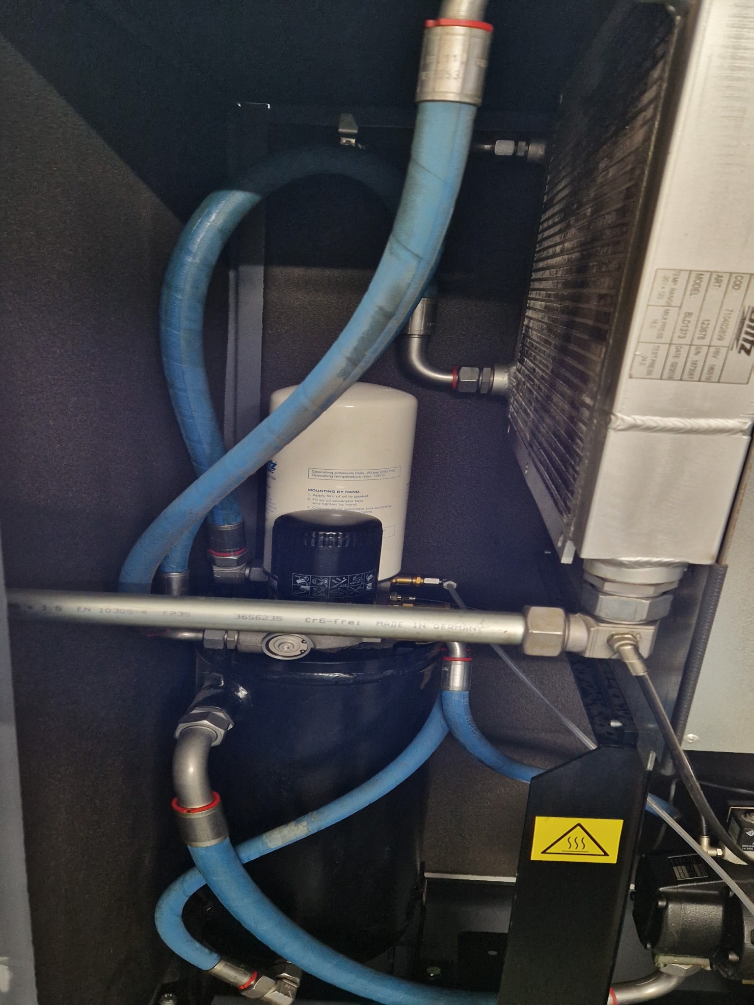 Dobrze utrzymane sprężarki, osuszacze chłodnicze i akcesoria z magazynu-10