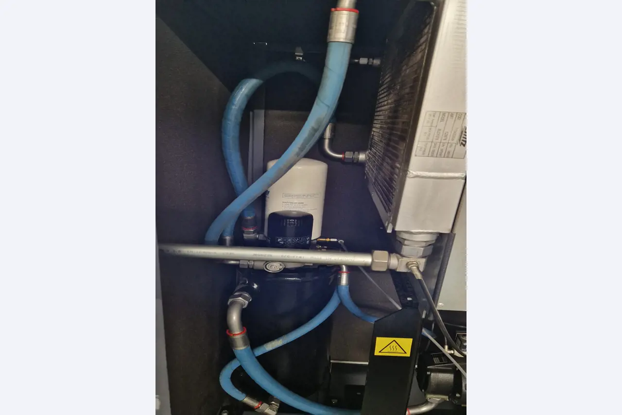 Dobrze utrzymane sprężarki, osuszacze chłodnicze i akcesoria z magazynu-10