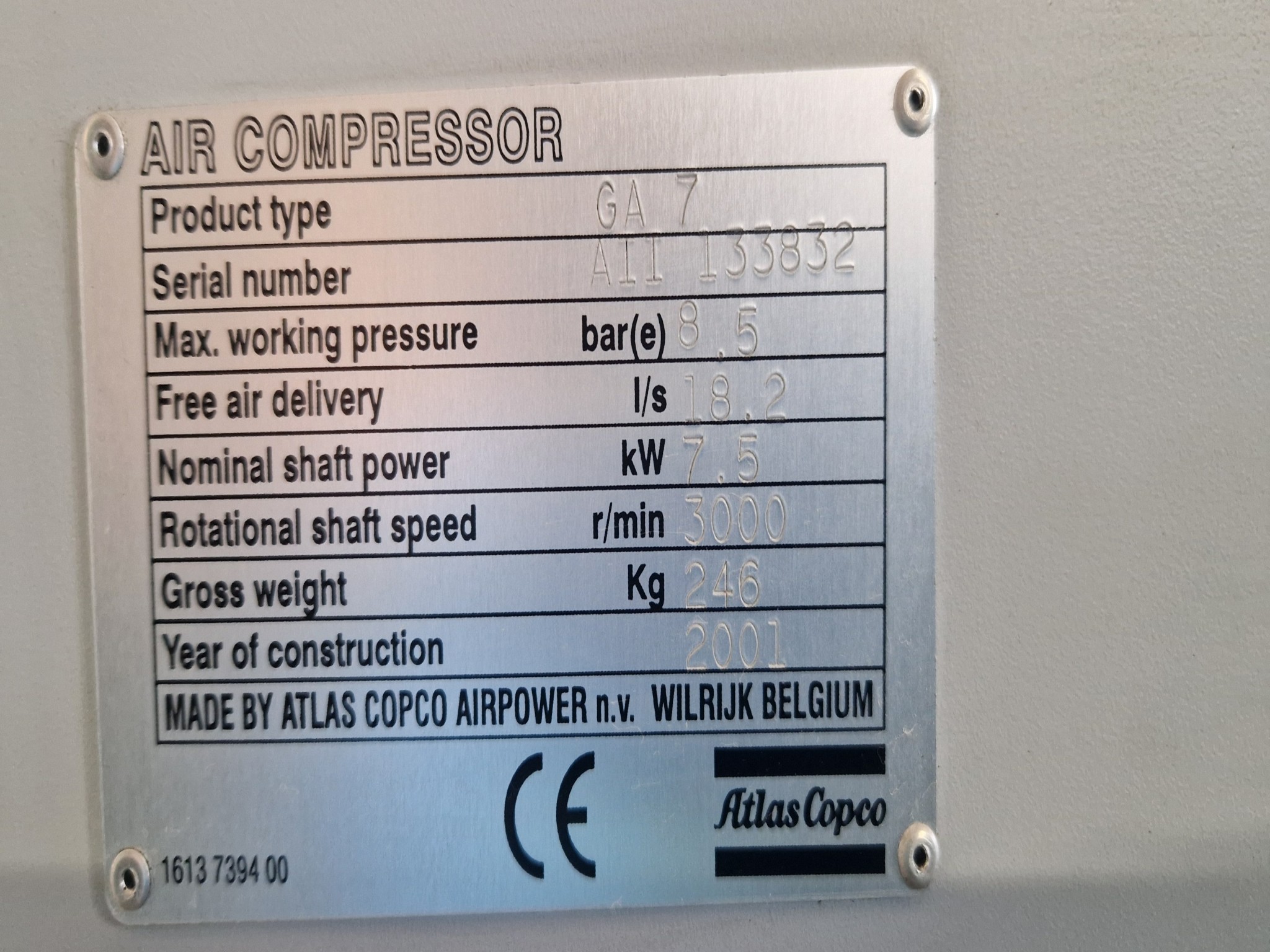 Dobrze utrzymane sprężarki, osuszacze chłodnicze i akcesoria z magazynu-2