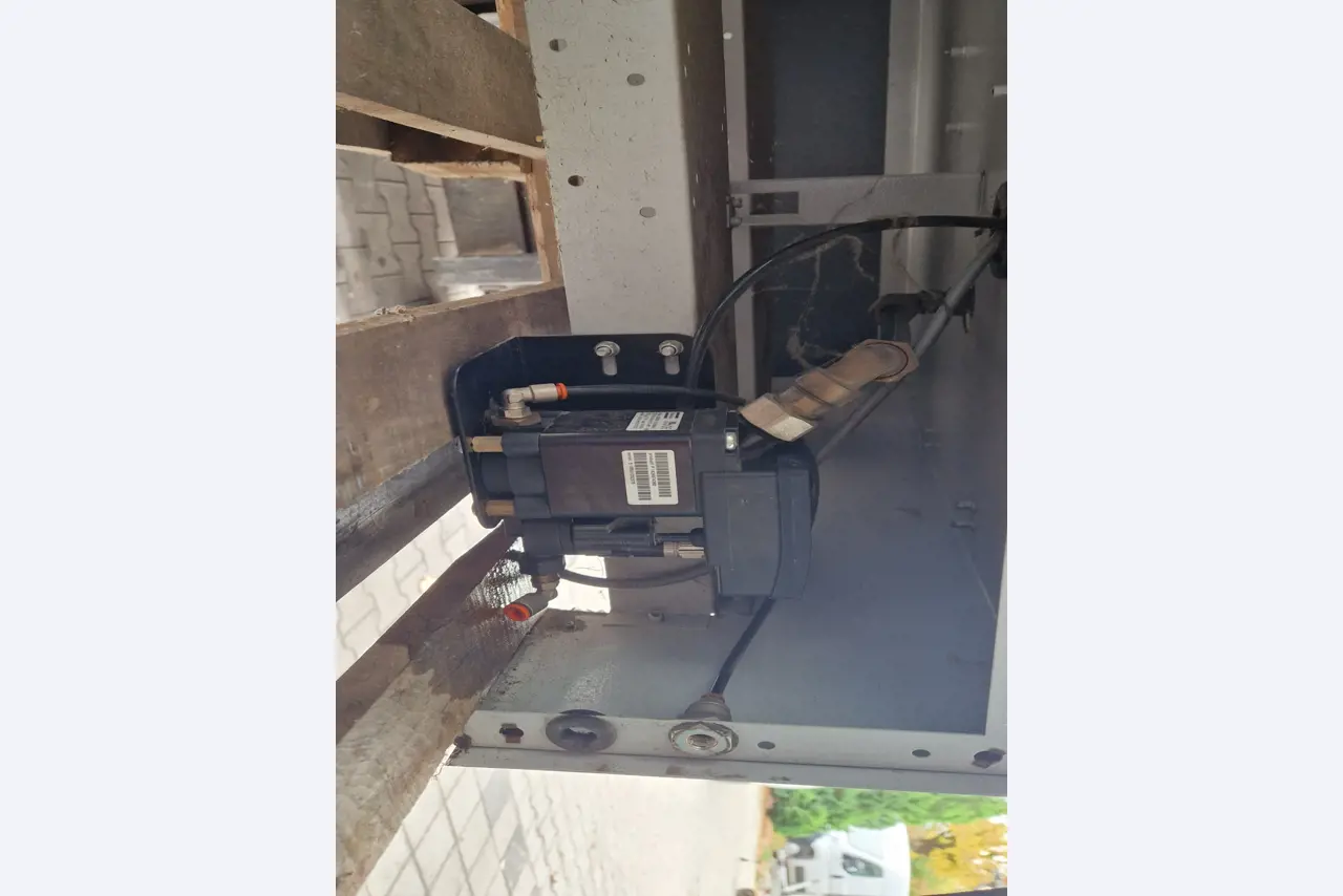 Dobrze utrzymane sprężarki, osuszacze chłodnicze i akcesoria z magazynu-5