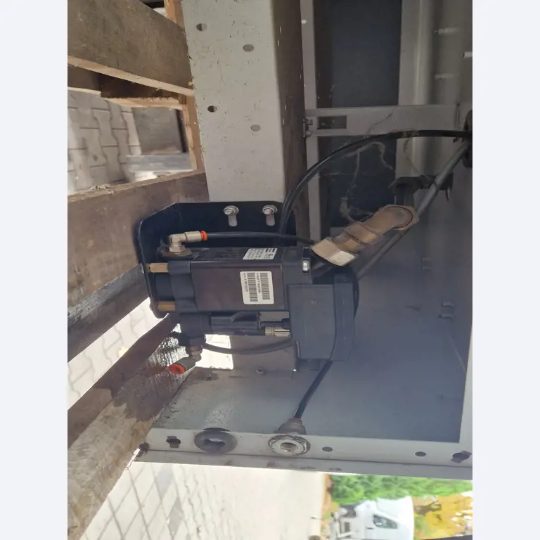 Dobrze utrzymane sprężarki, osuszacze chłodnicze i akcesoria z magazynu-5