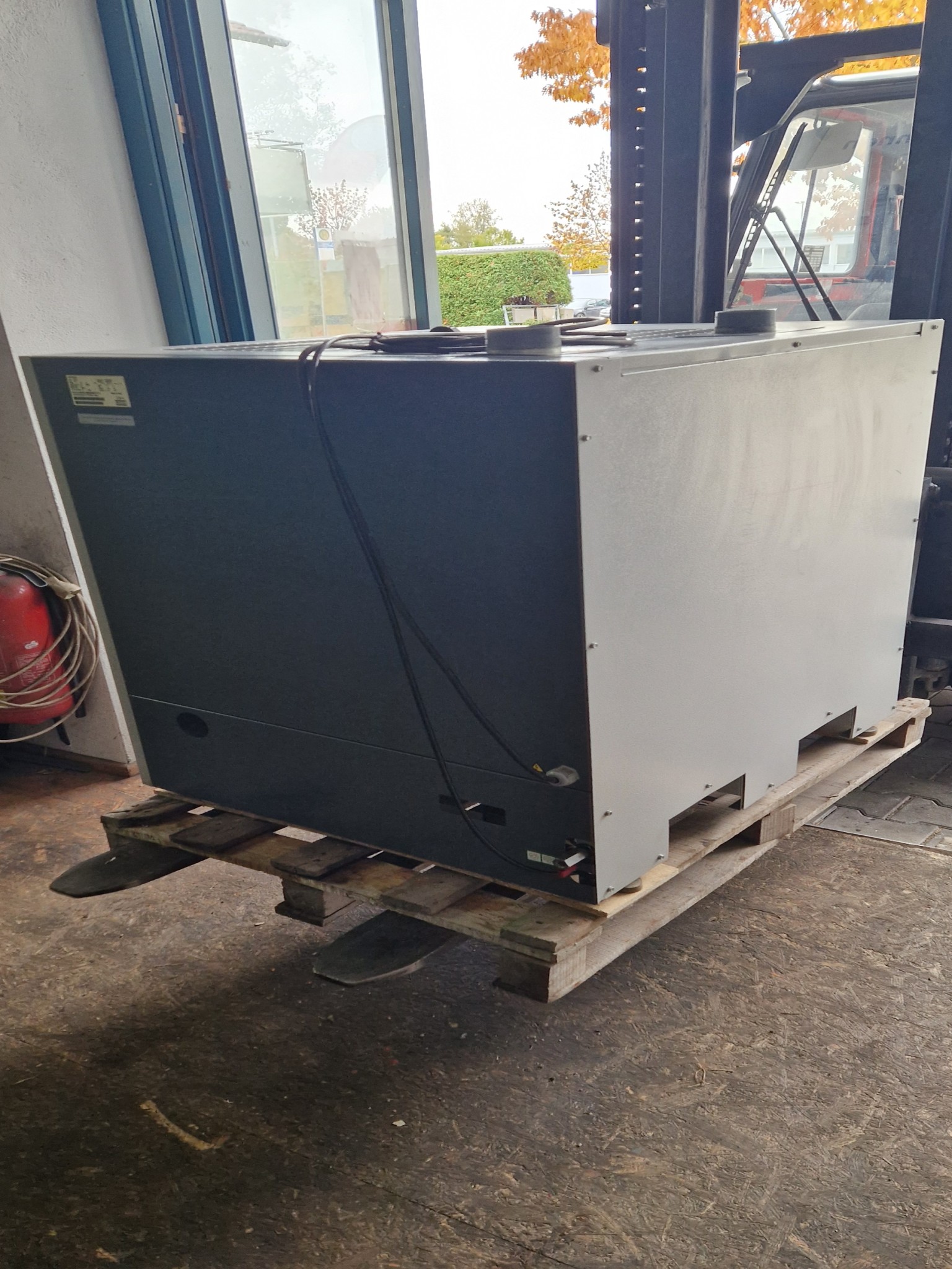 Dobrze utrzymane sprężarki, osuszacze chłodnicze i akcesoria z magazynu-1