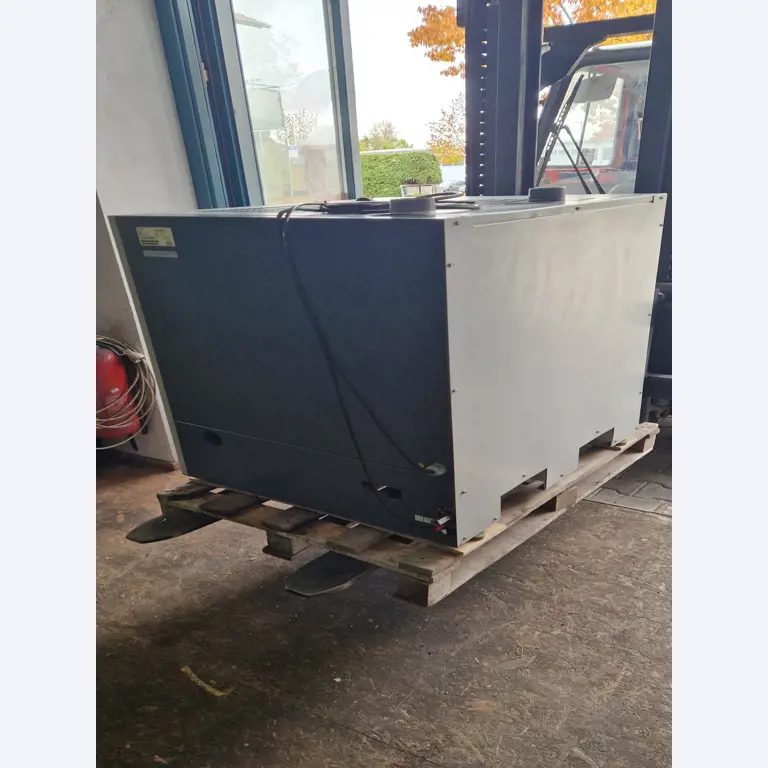 Dobrze utrzymane sprężarki, osuszacze chłodnicze i akcesoria z magazynu-1