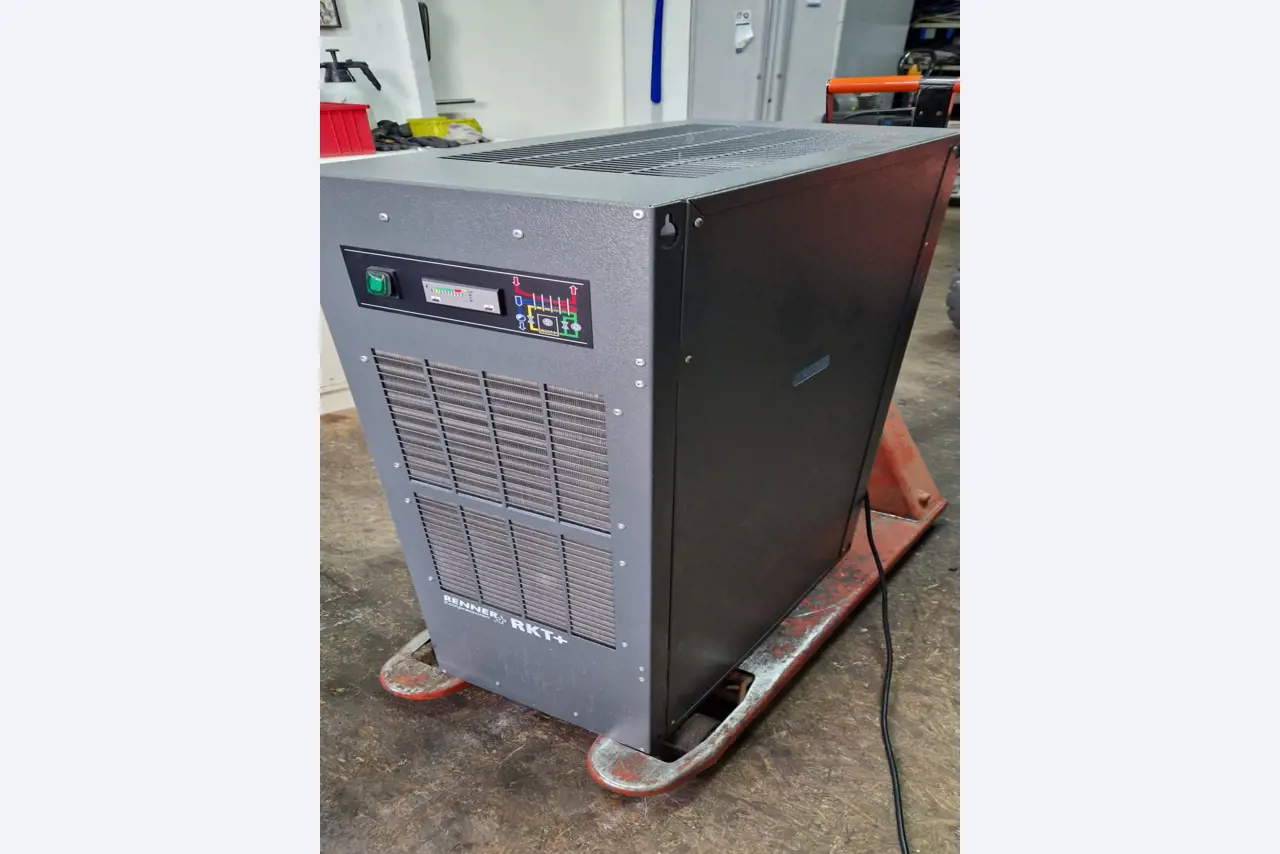 Dobrze utrzymane sprężarki, osuszacze chłodnicze i akcesoria z magazynu-1