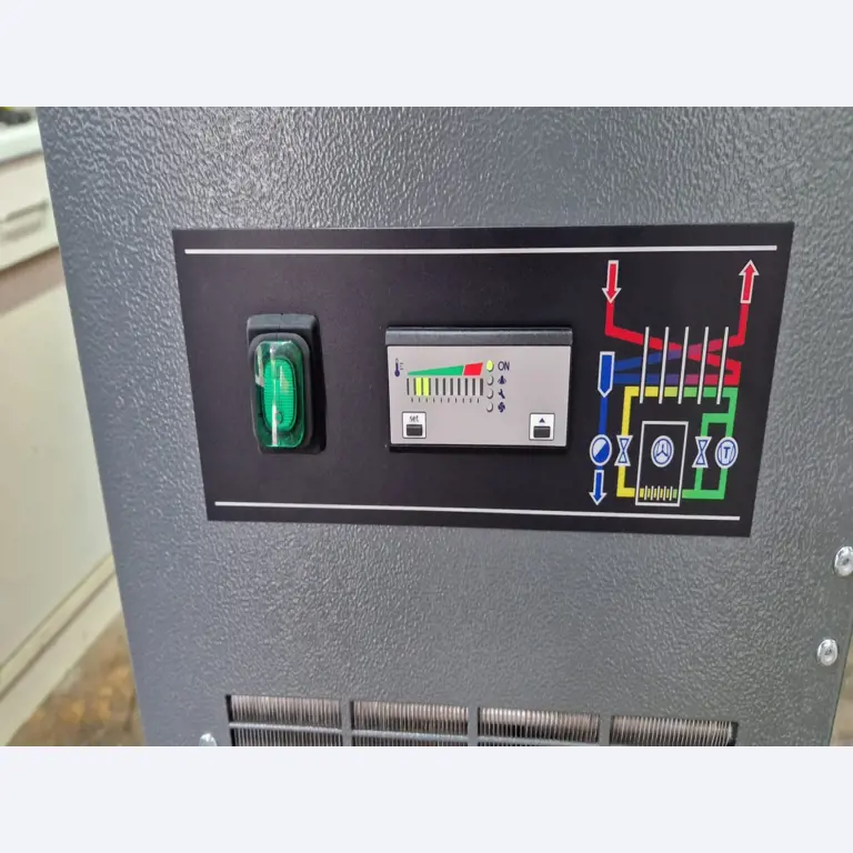 Dobrze utrzymane sprężarki, osuszacze chłodnicze i akcesoria z magazynu-2