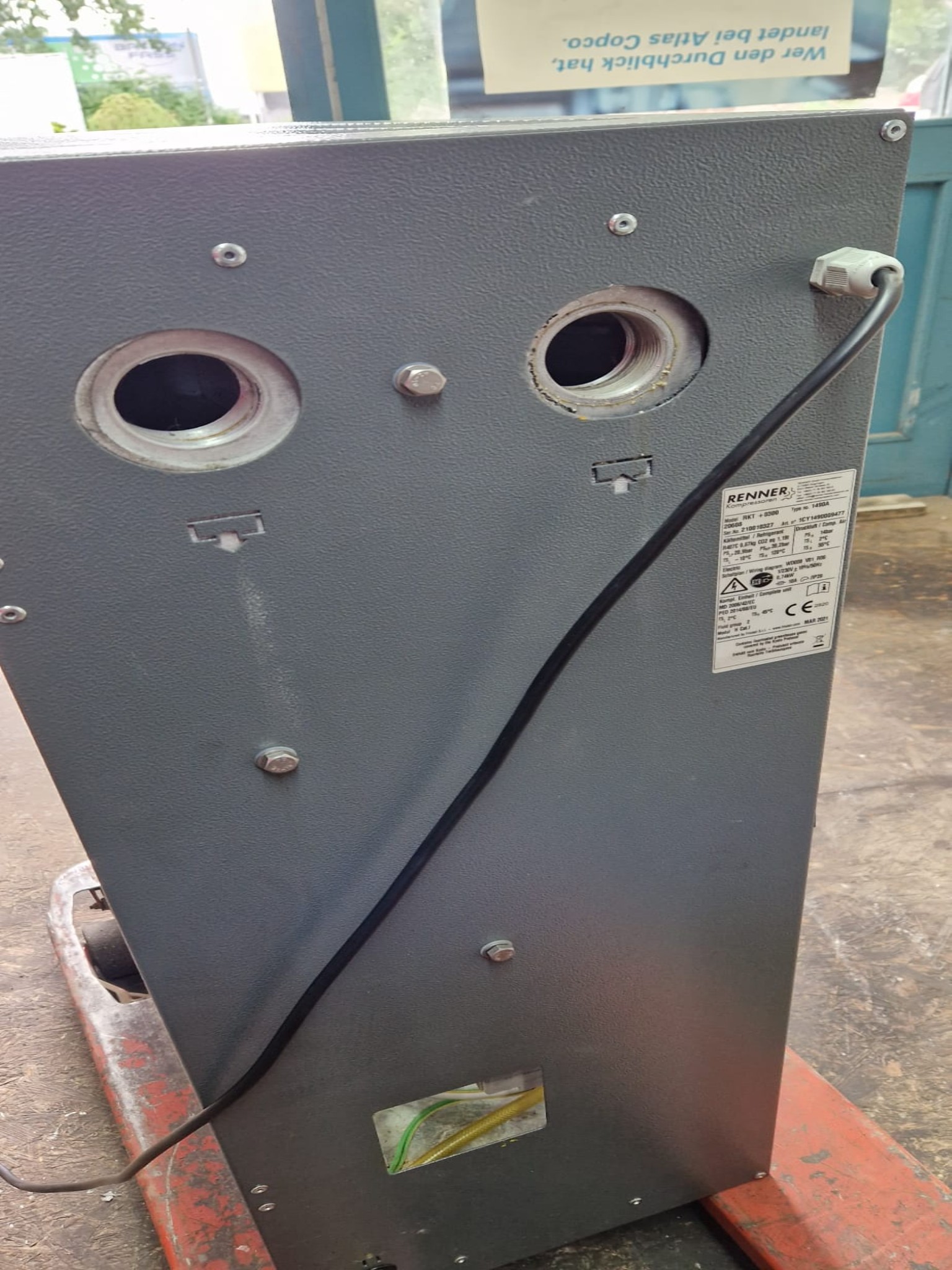 Dobrze utrzymane sprężarki, osuszacze chłodnicze i akcesoria z magazynu-3