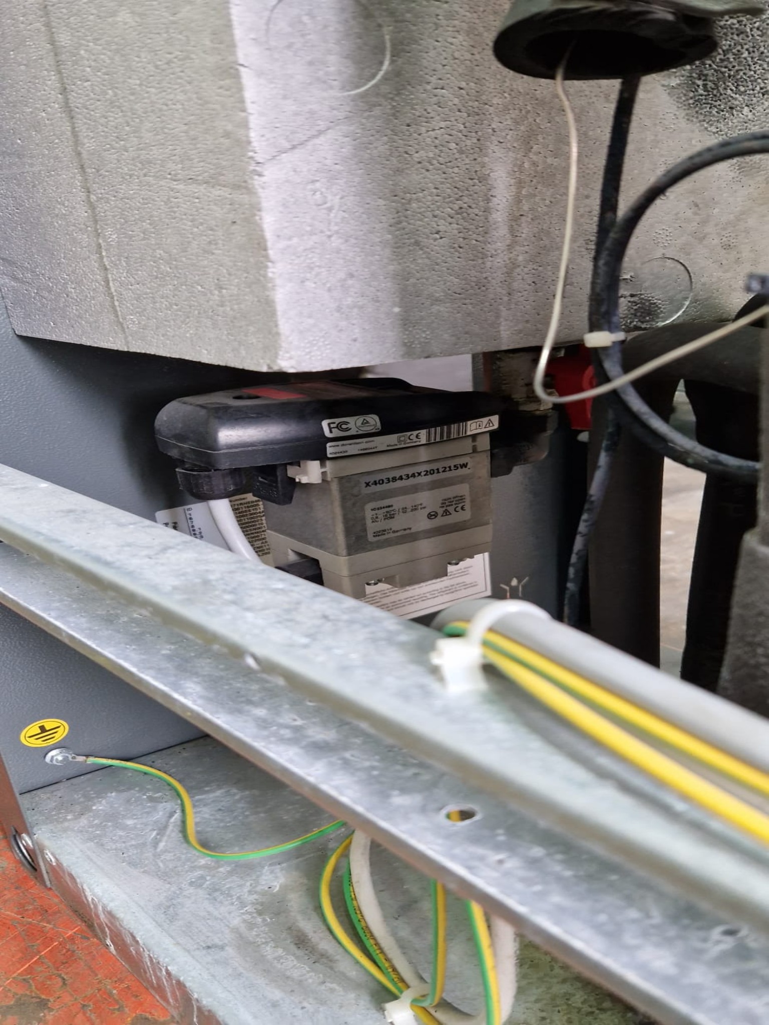 Dobrze utrzymane sprężarki, osuszacze chłodnicze i akcesoria z magazynu-4