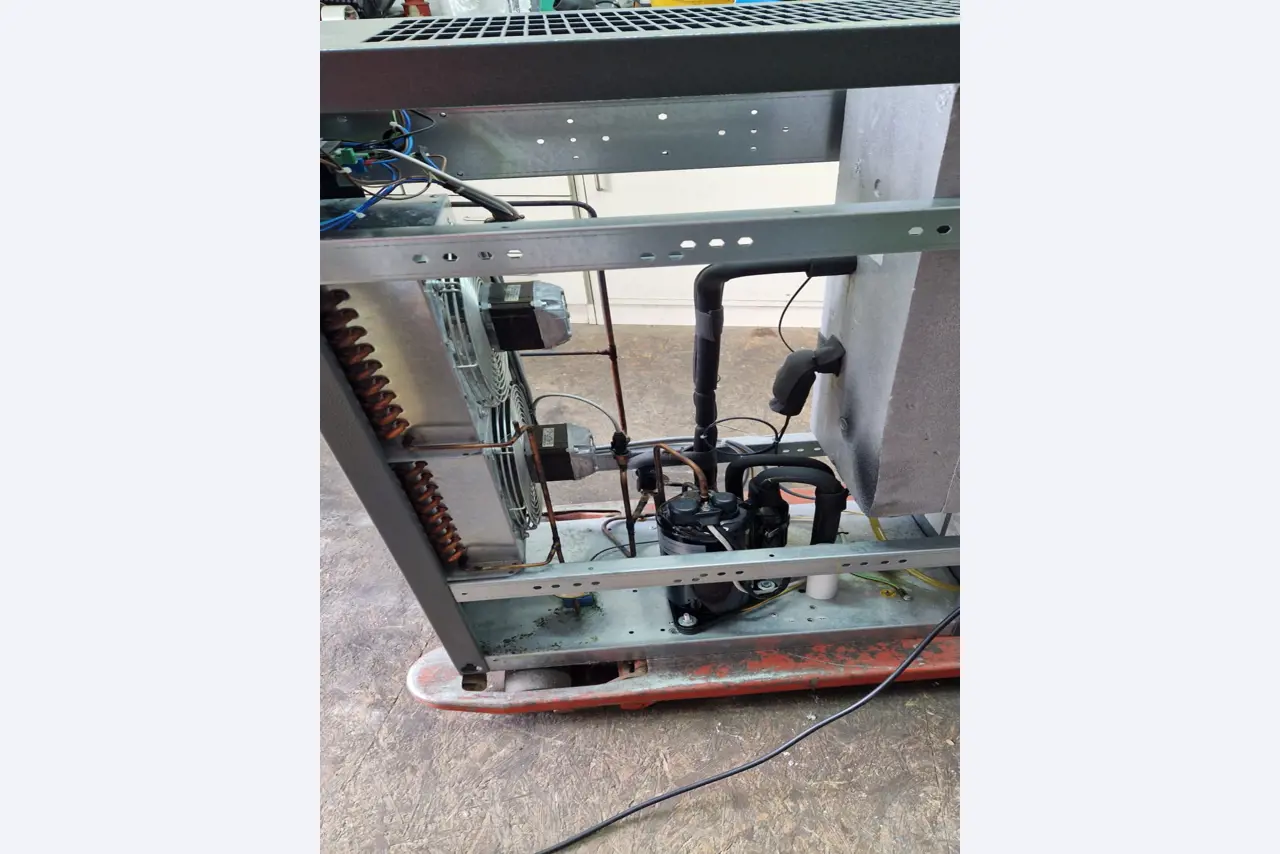 Dobrze utrzymane sprężarki, osuszacze chłodnicze i akcesoria z magazynu-6