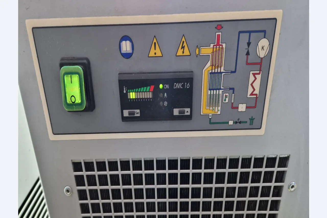 Dobrze utrzymane sprężarki, osuszacze chłodnicze i akcesoria z magazynu-4