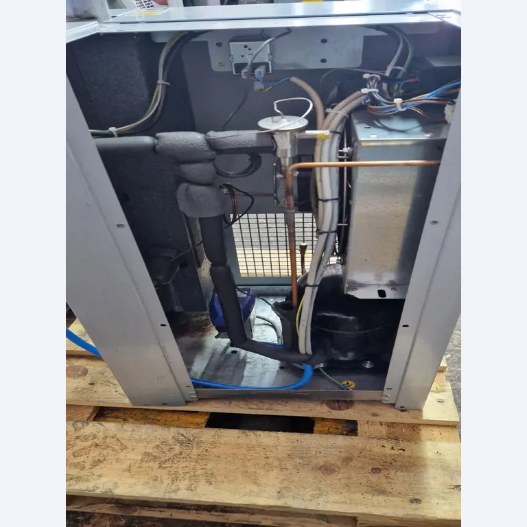 Dobrze utrzymane sprężarki, osuszacze chłodnicze i akcesoria z magazynu-5