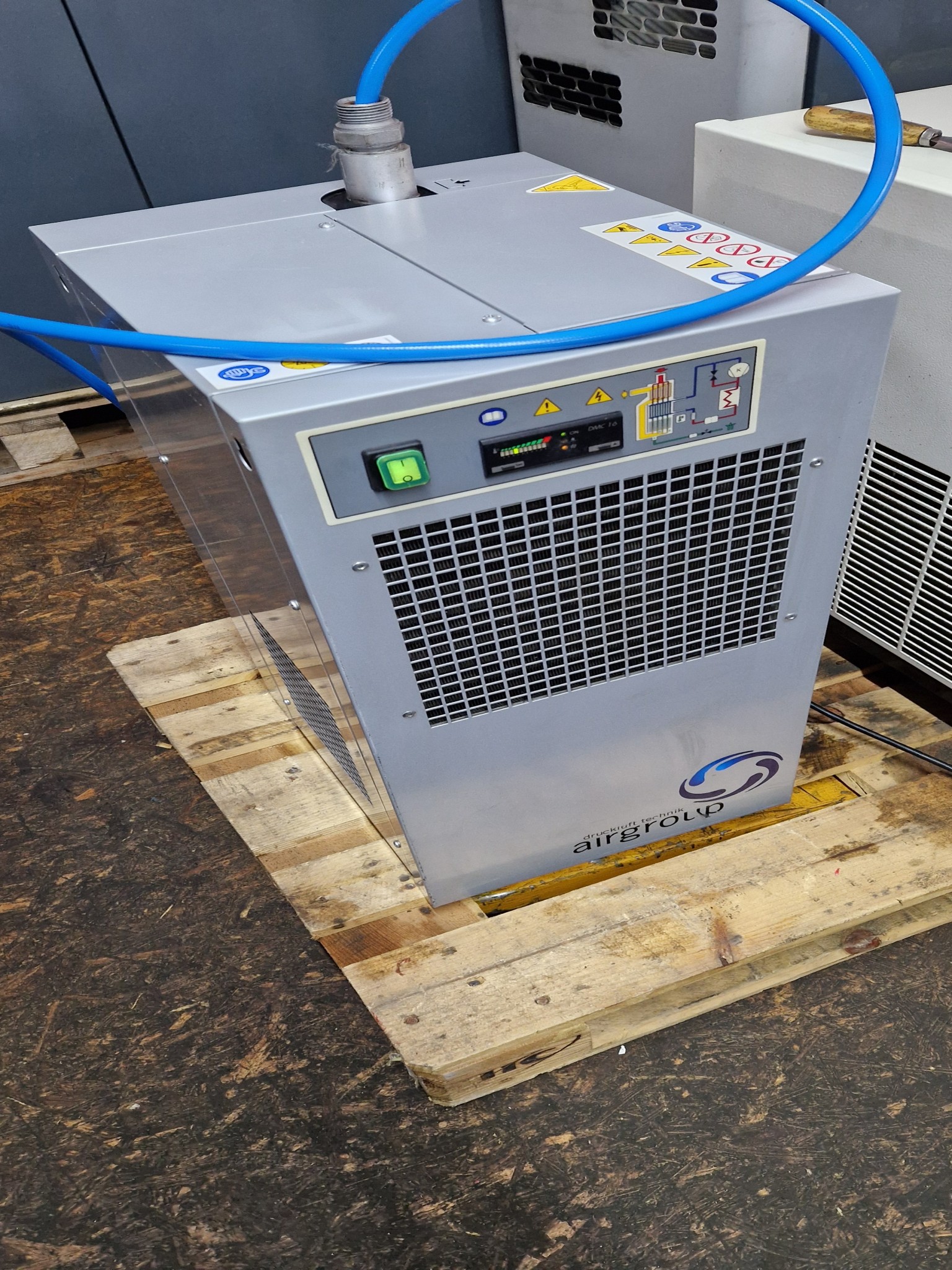 Dobrze utrzymane sprężarki, osuszacze chłodnicze i akcesoria z magazynu-1