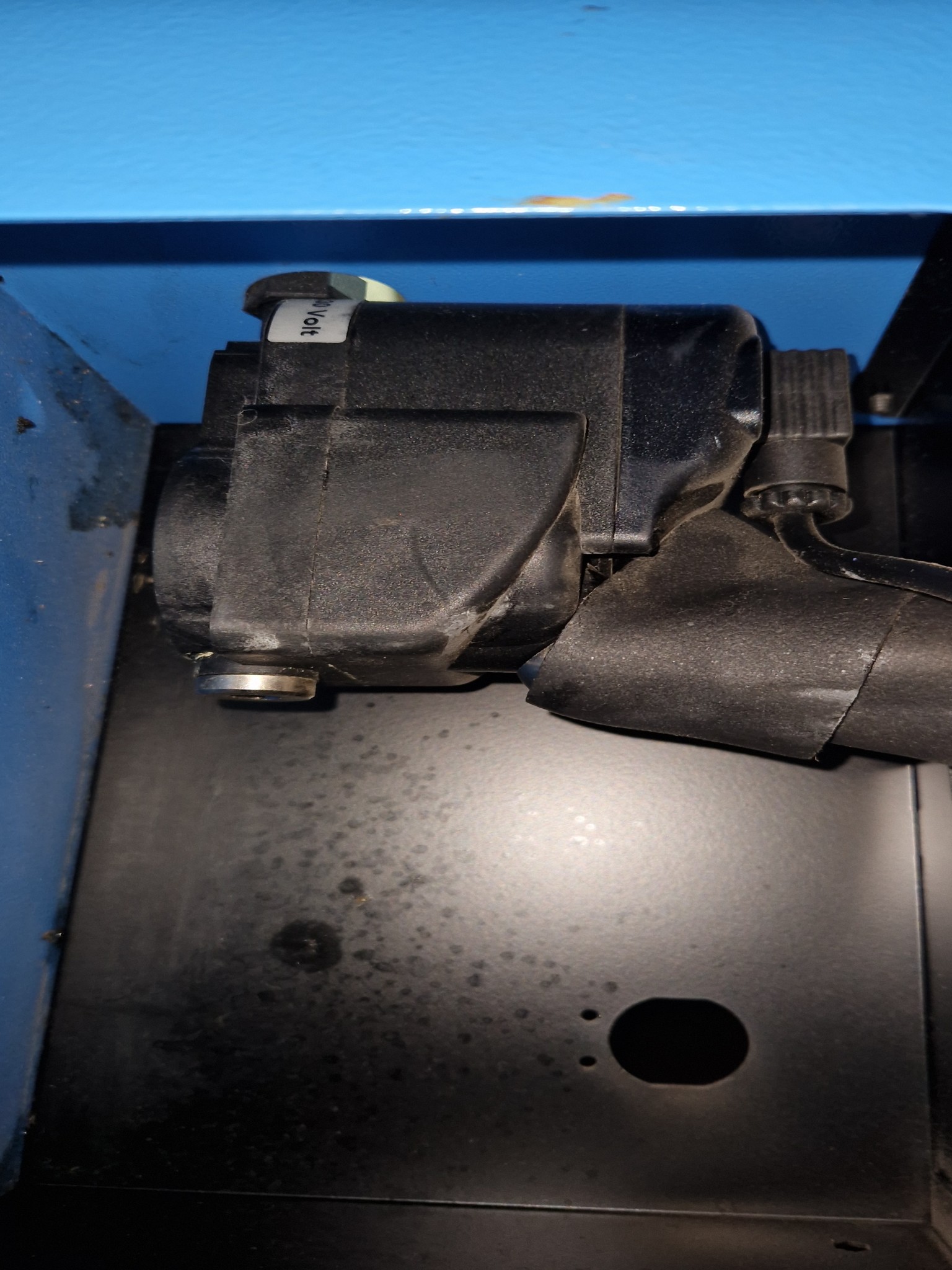 Dobrze utrzymane sprężarki, osuszacze chłodnicze i akcesoria z magazynu-5