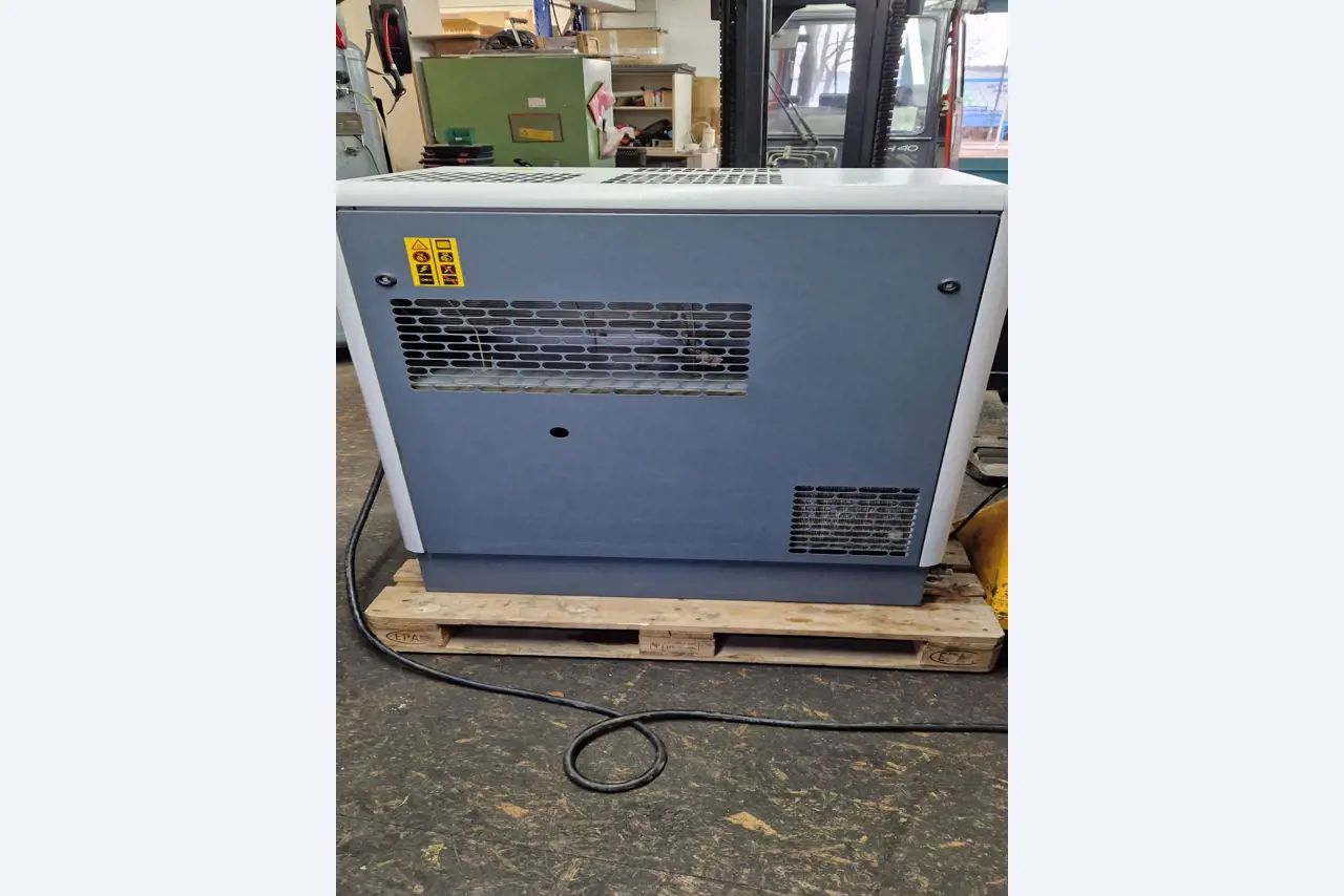 Dobro vzdrževani kompresorji, hladilni sušilniki in dodatna oprema na zalogi-4