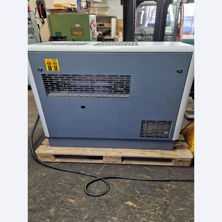 Dobro vzdrževani kompresorji, hladilni sušilniki in dodatna oprema na zalogi-4