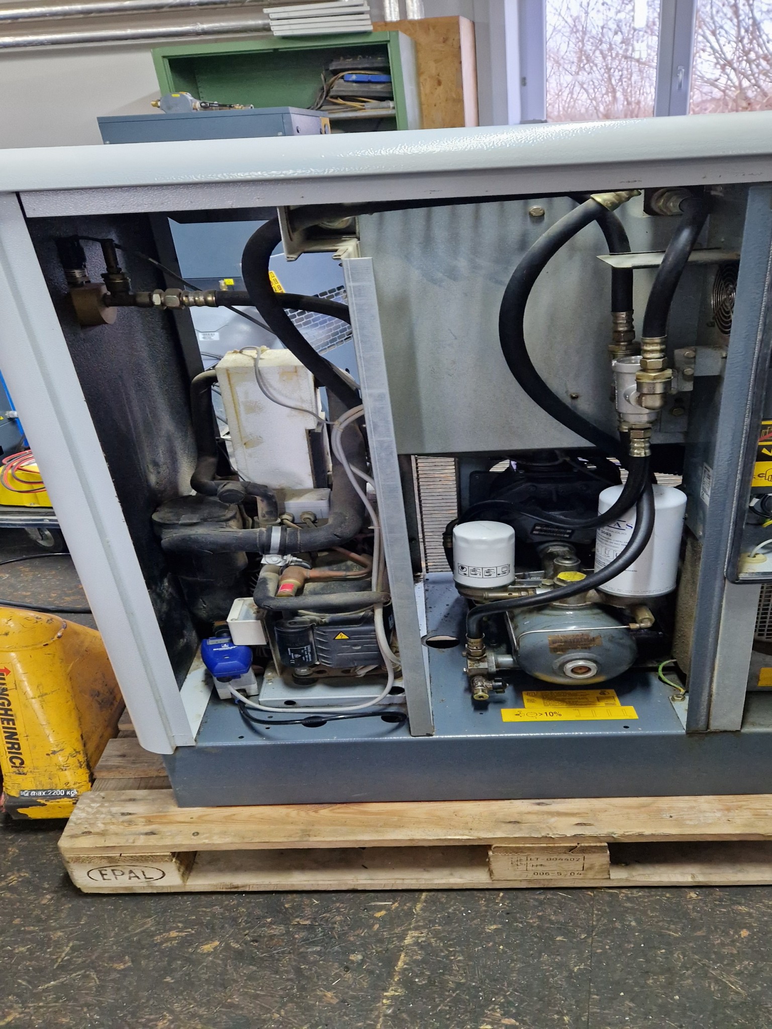 Dobro vzdrževani kompresorji, hladilni sušilniki in dodatna oprema na zalogi-8