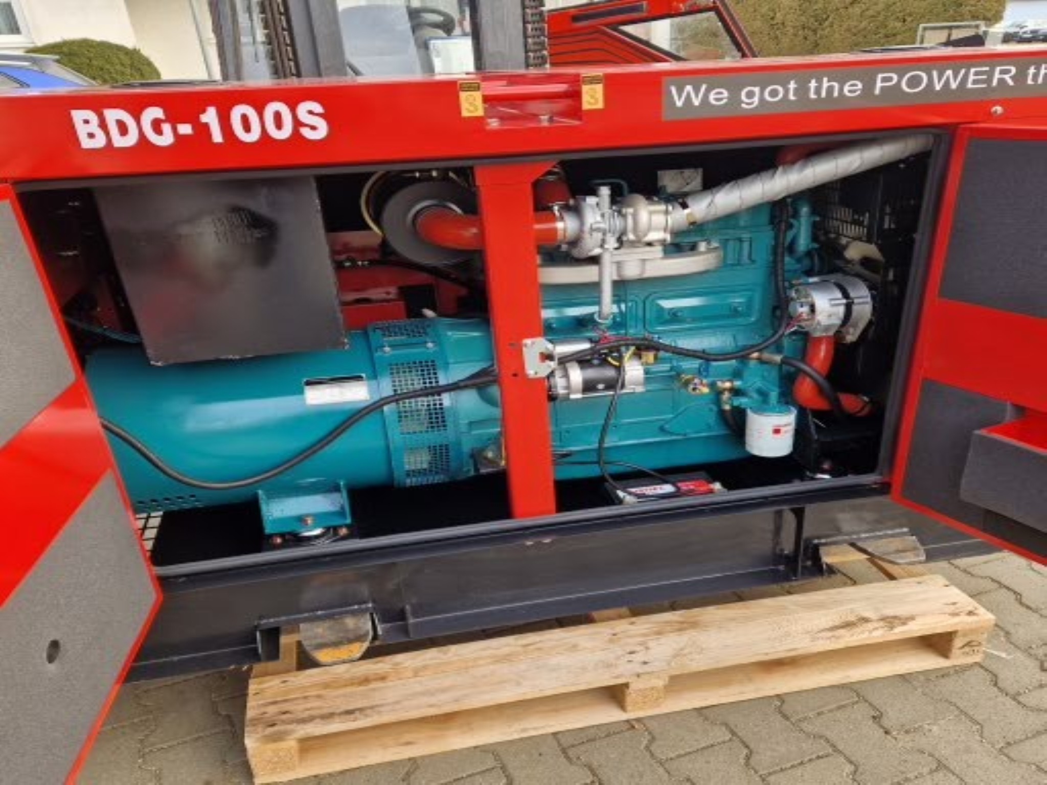 Dobrze utrzymane sprężarki, osuszacze chłodnicze i akcesoria z magazynu-3