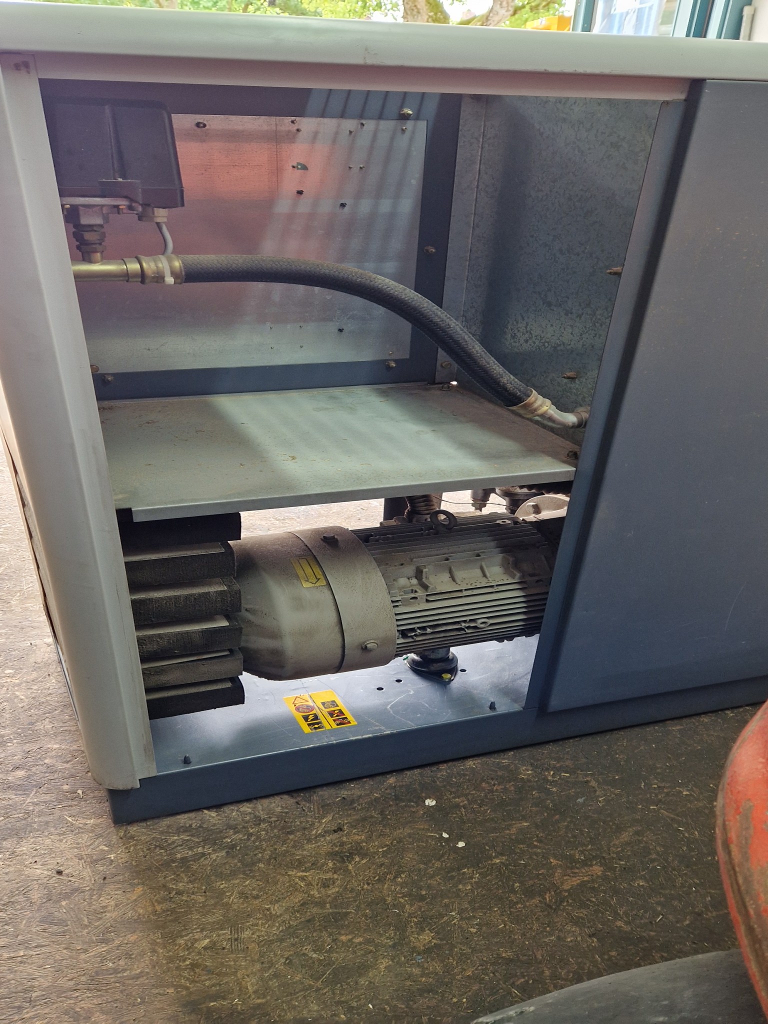 Dobro vzdrževani kompresorji, hladilni sušilniki in dodatna oprema na zalogi-3