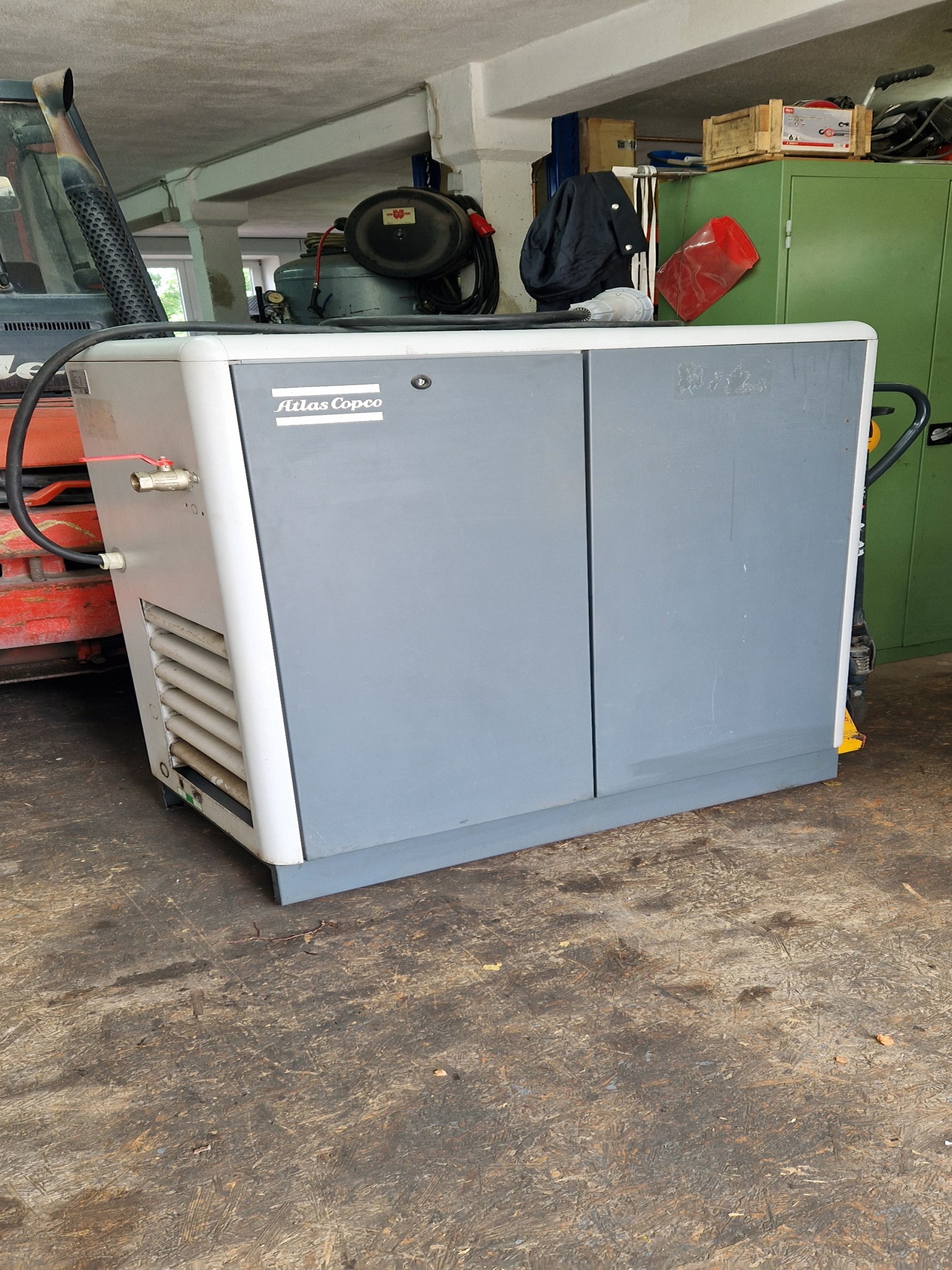 Dobro vzdrževani kompresorji, hladilni sušilniki in dodatna oprema na zalogi-4