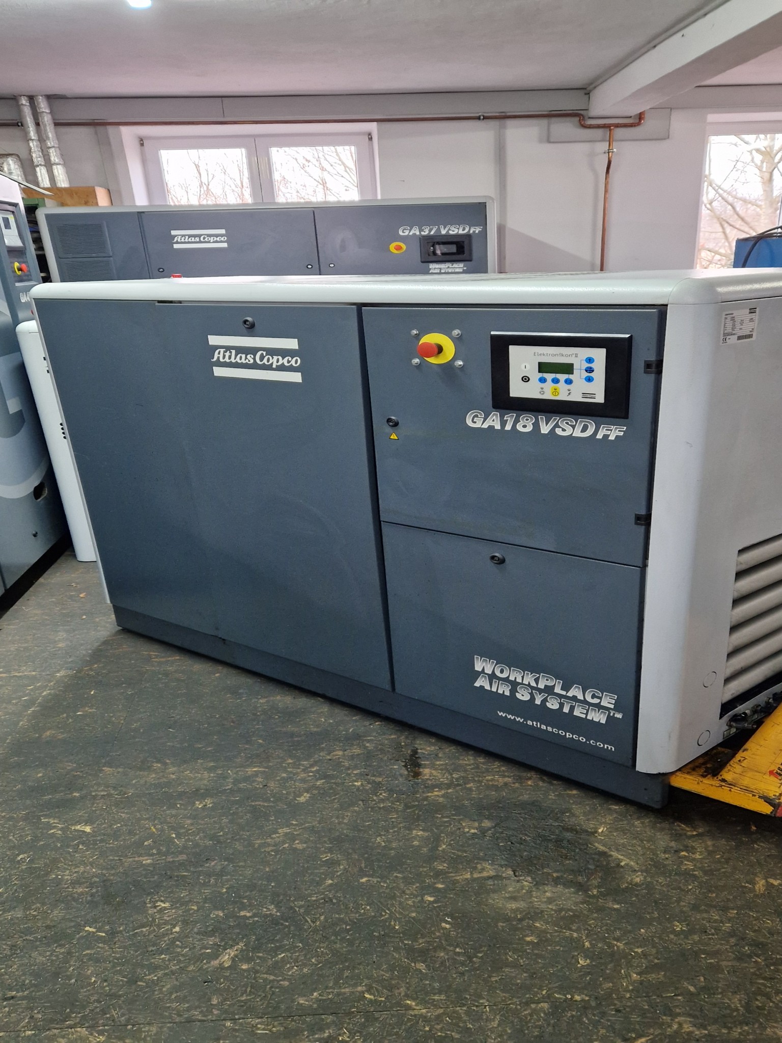 Dobrze utrzymane sprężarki, osuszacze chłodnicze i akcesoria z magazynu-1