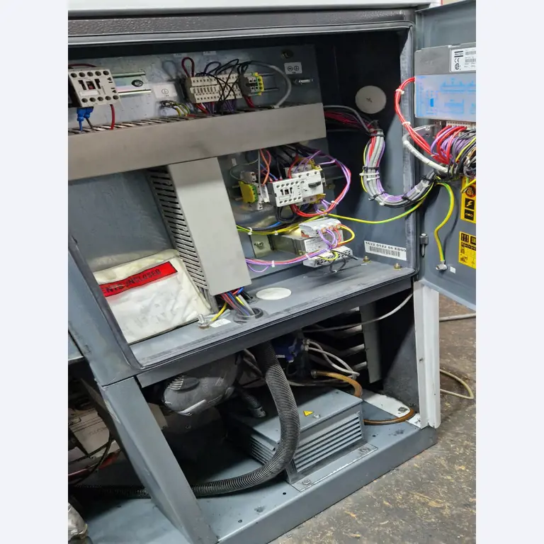 Dobrze utrzymane sprężarki, osuszacze chłodnicze i akcesoria z magazynu-4