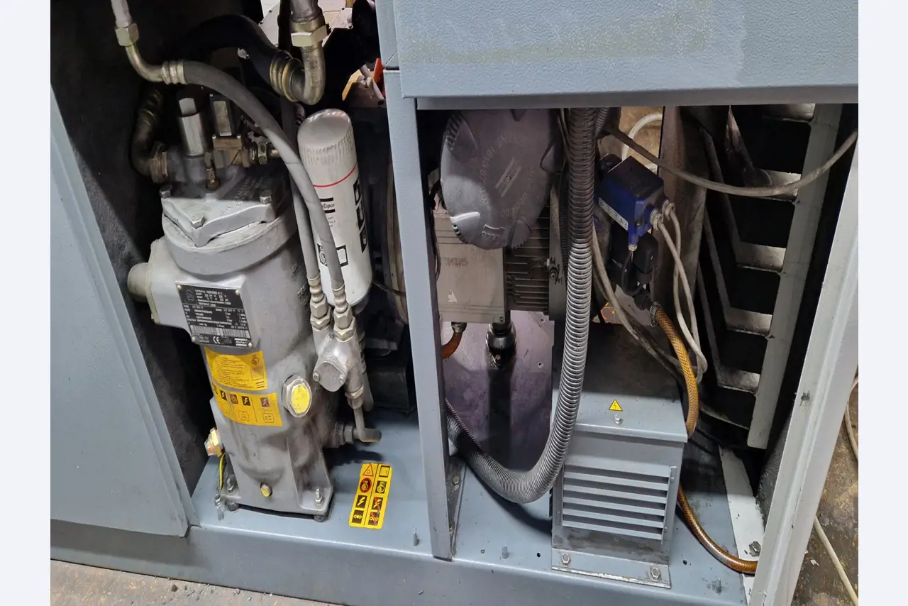 Dobrze utrzymane sprężarki, osuszacze chłodnicze i akcesoria z magazynu-5