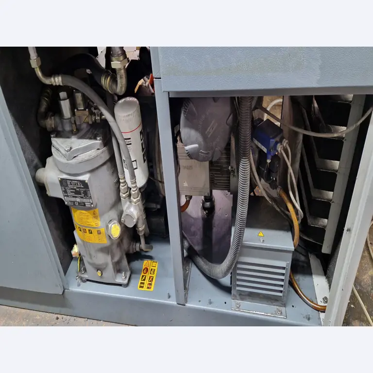 Dobrze utrzymane sprężarki, osuszacze chłodnicze i akcesoria z magazynu-5