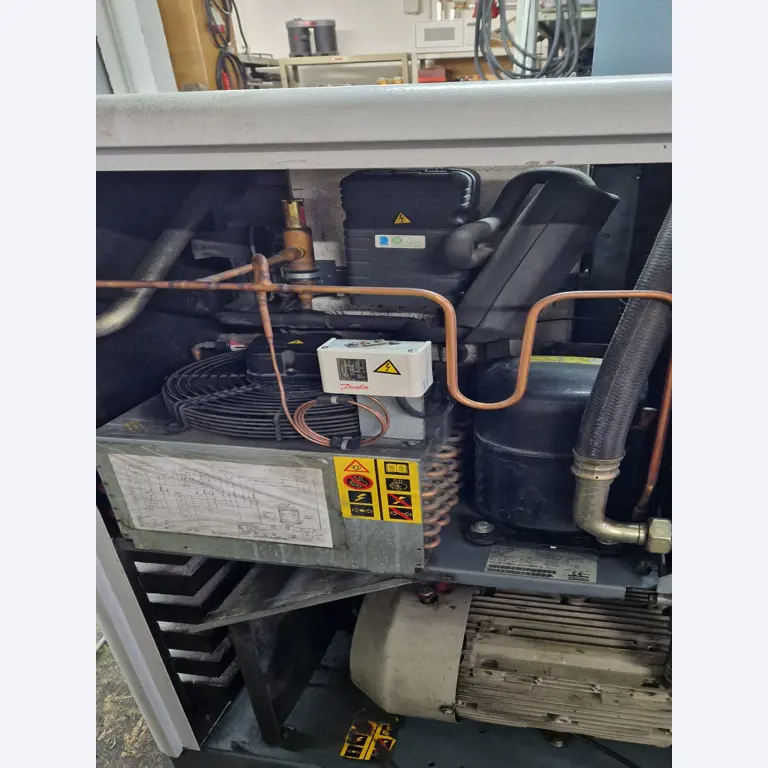 Dobrze utrzymane sprężarki, osuszacze chłodnicze i akcesoria z magazynu-7