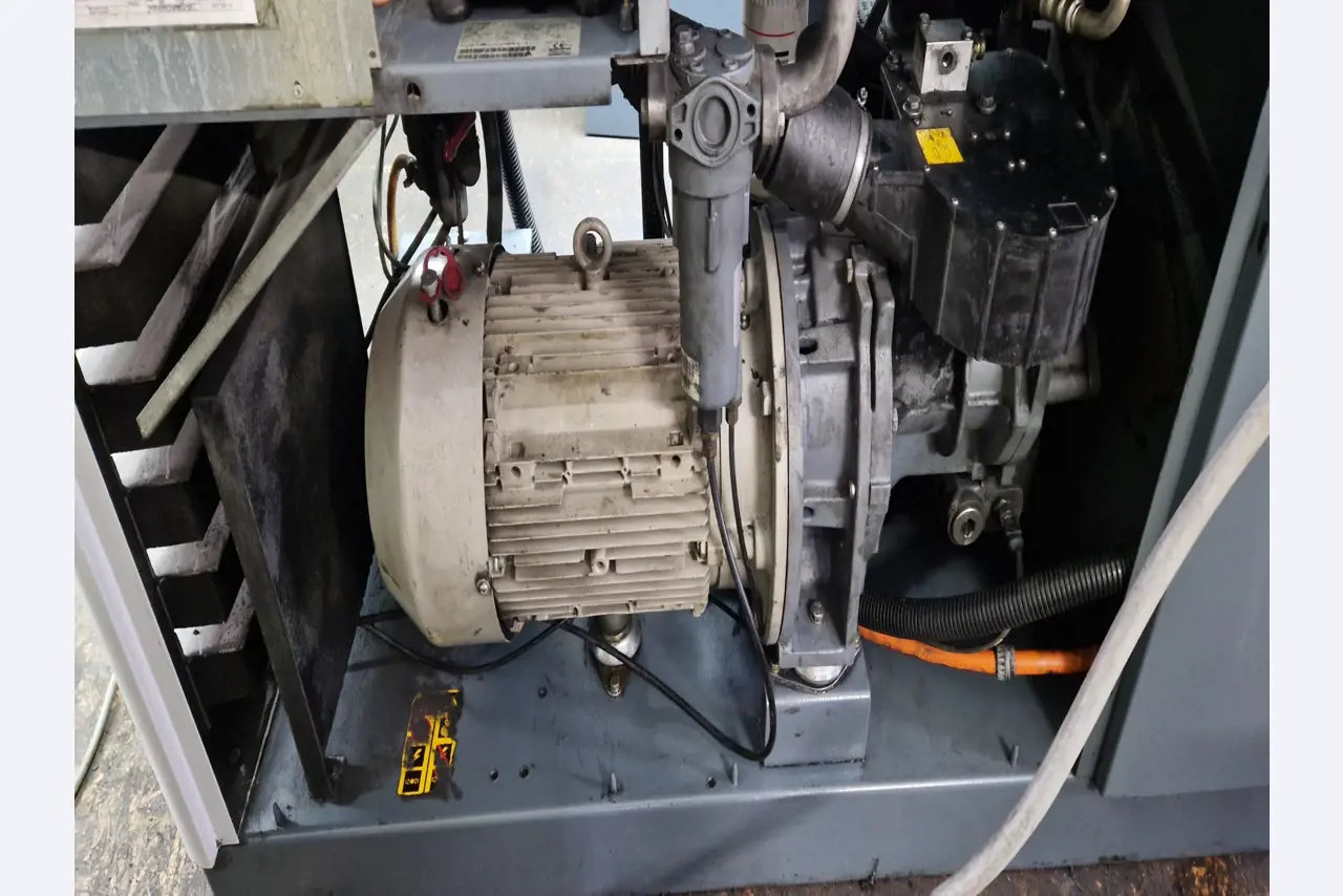 Dobrze utrzymane sprężarki, osuszacze chłodnicze i akcesoria z magazynu-8