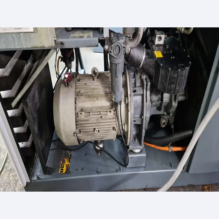 Dobrze utrzymane sprężarki, osuszacze chłodnicze i akcesoria z magazynu-8