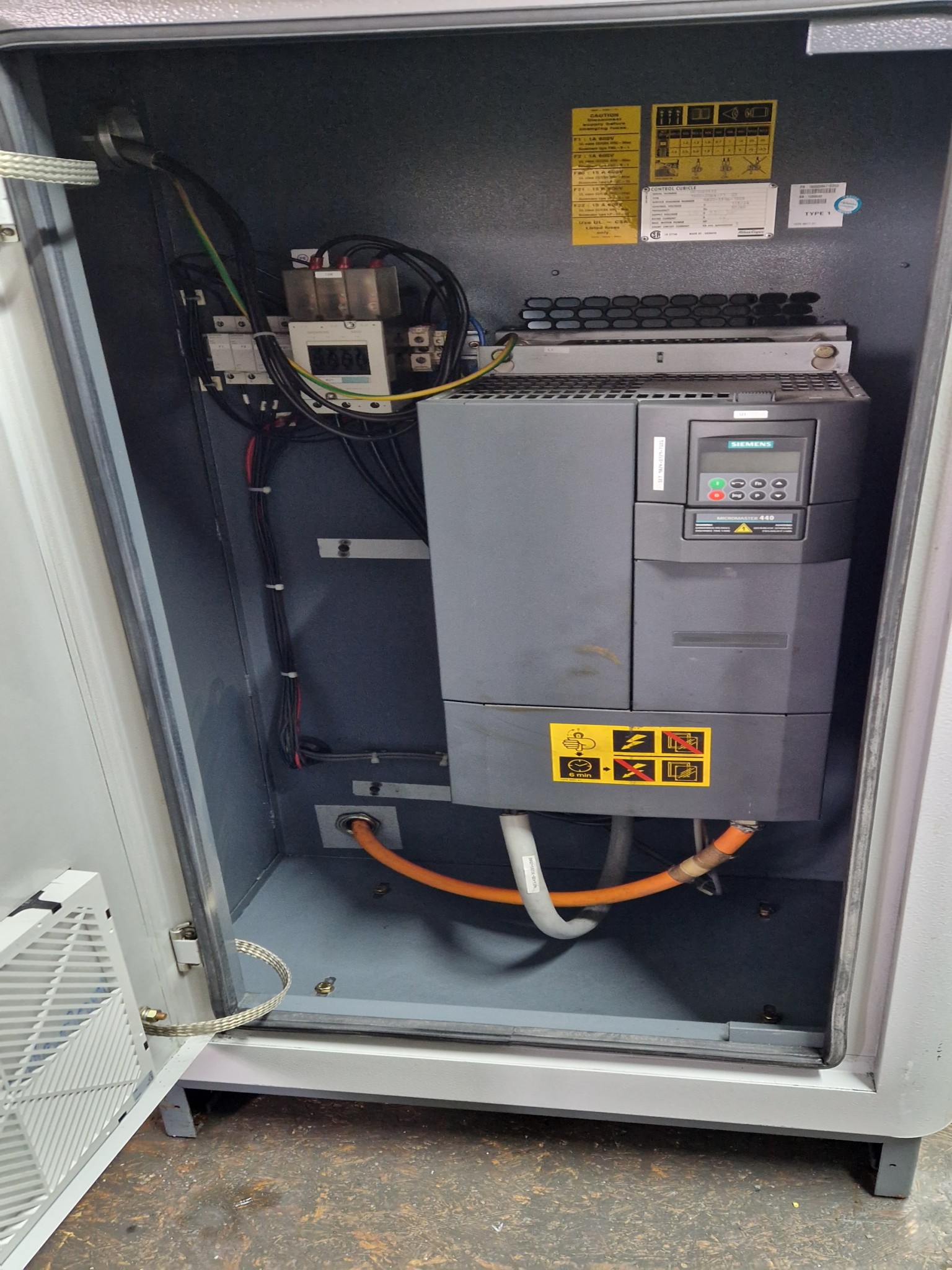 Dobrze utrzymane sprężarki, osuszacze chłodnicze i akcesoria z magazynu-9