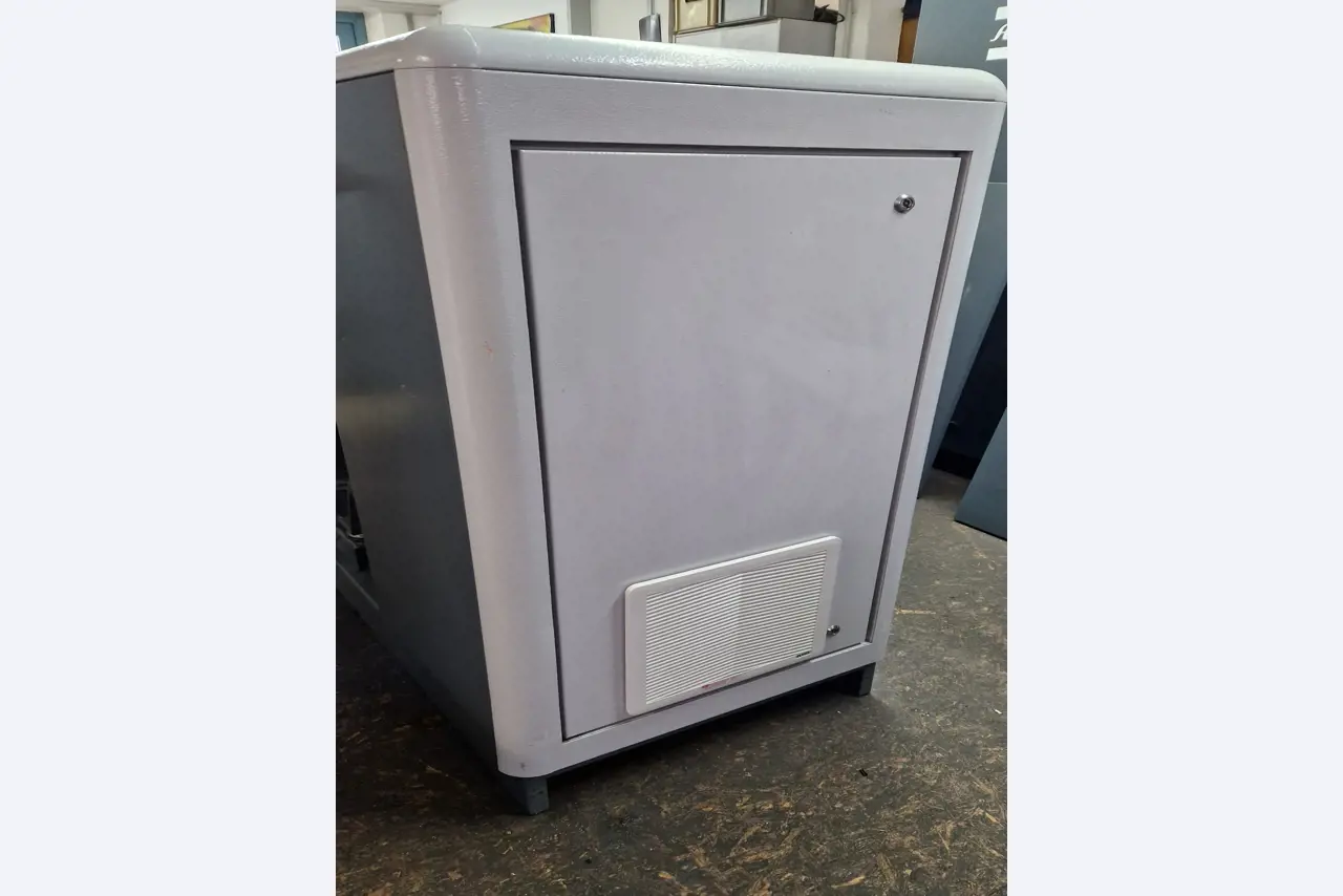 Dobrze utrzymane sprężarki, osuszacze chłodnicze i akcesoria z magazynu-10