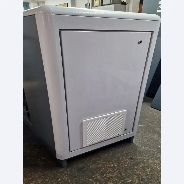 Dobrze utrzymane sprężarki, osuszacze chłodnicze i akcesoria z magazynu-10