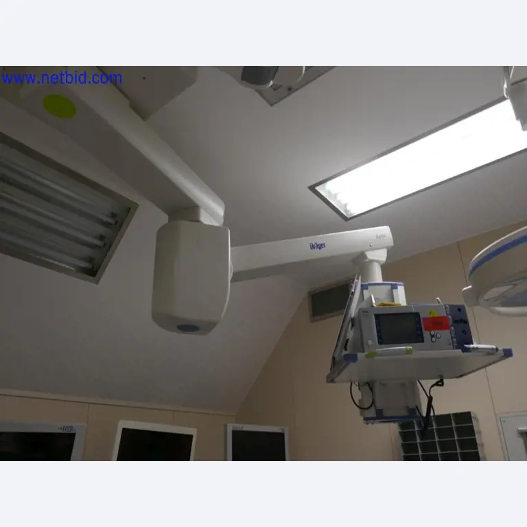 Medizinisch technische Geräte, Einrichtung und Mobiliar eines Krankenhauses-3