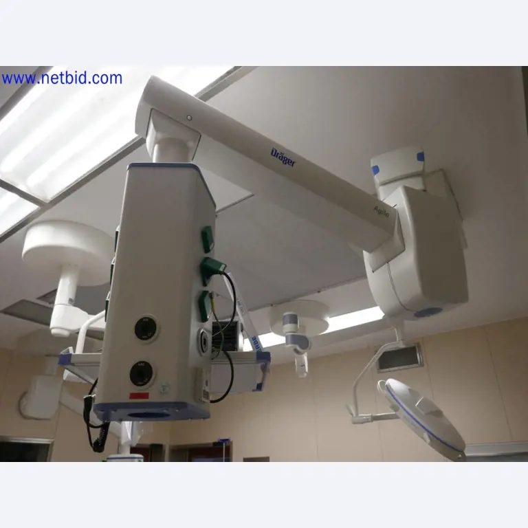 Medizinisch technische Geräte, Einrichtung und Mobiliar eines Krankenhauses-5